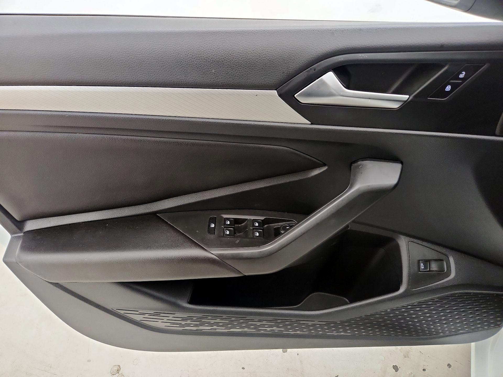 Thumbnail: 2019 Volkswagen Jetta - 12