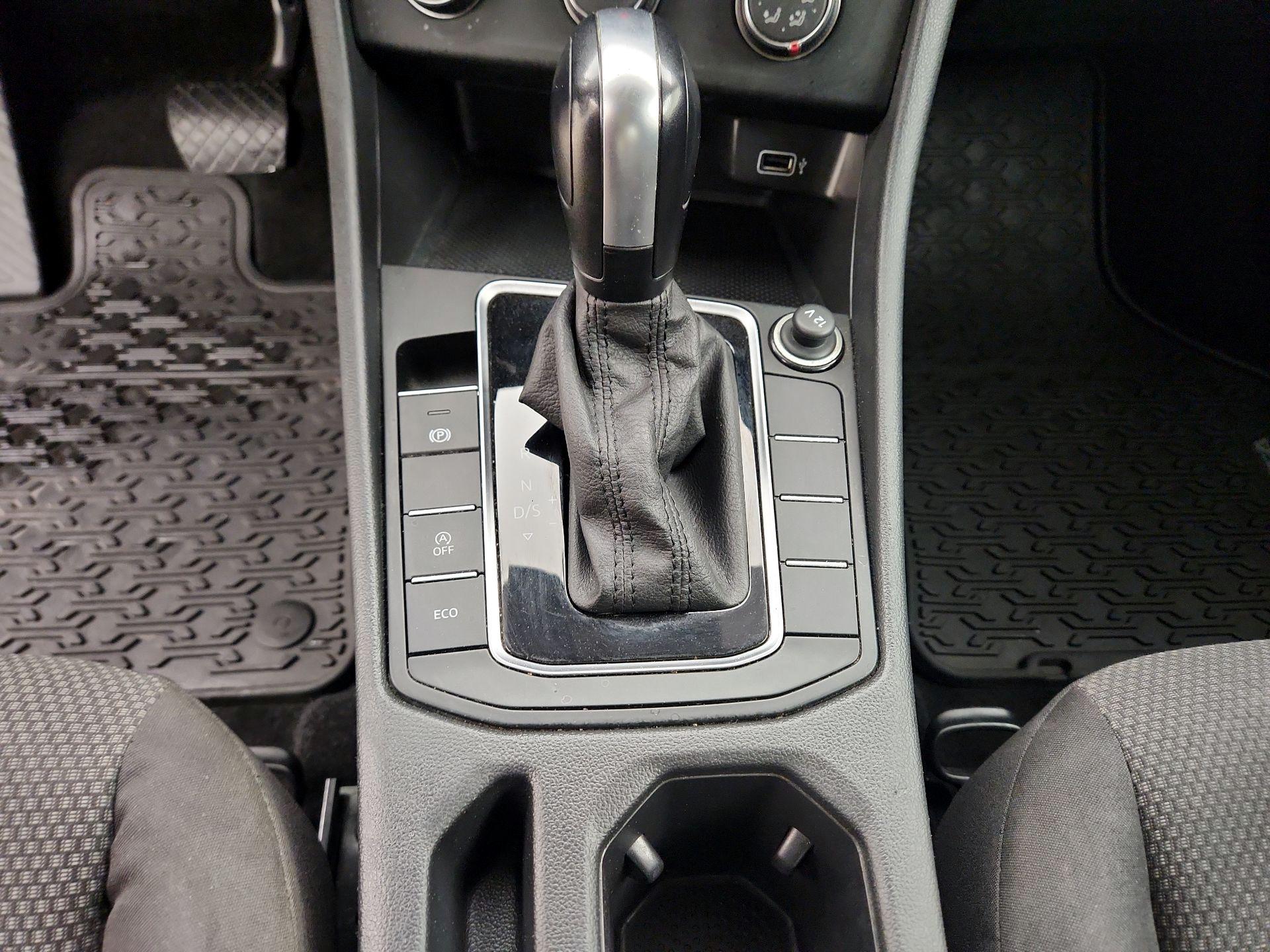 Thumbnail: 2019 Volkswagen Jetta - 17