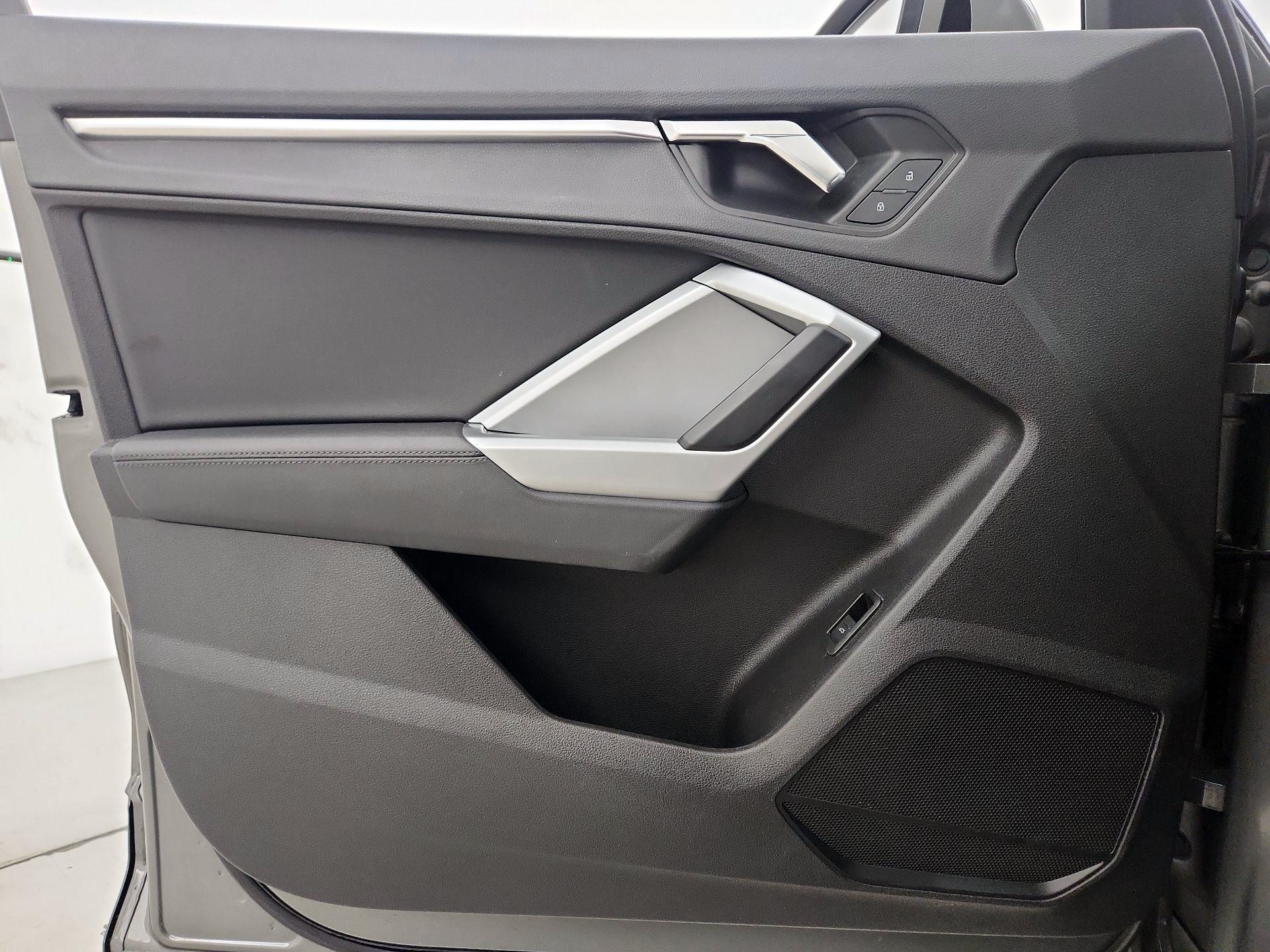 Thumbnail: 2020 Audi Q3 - 12