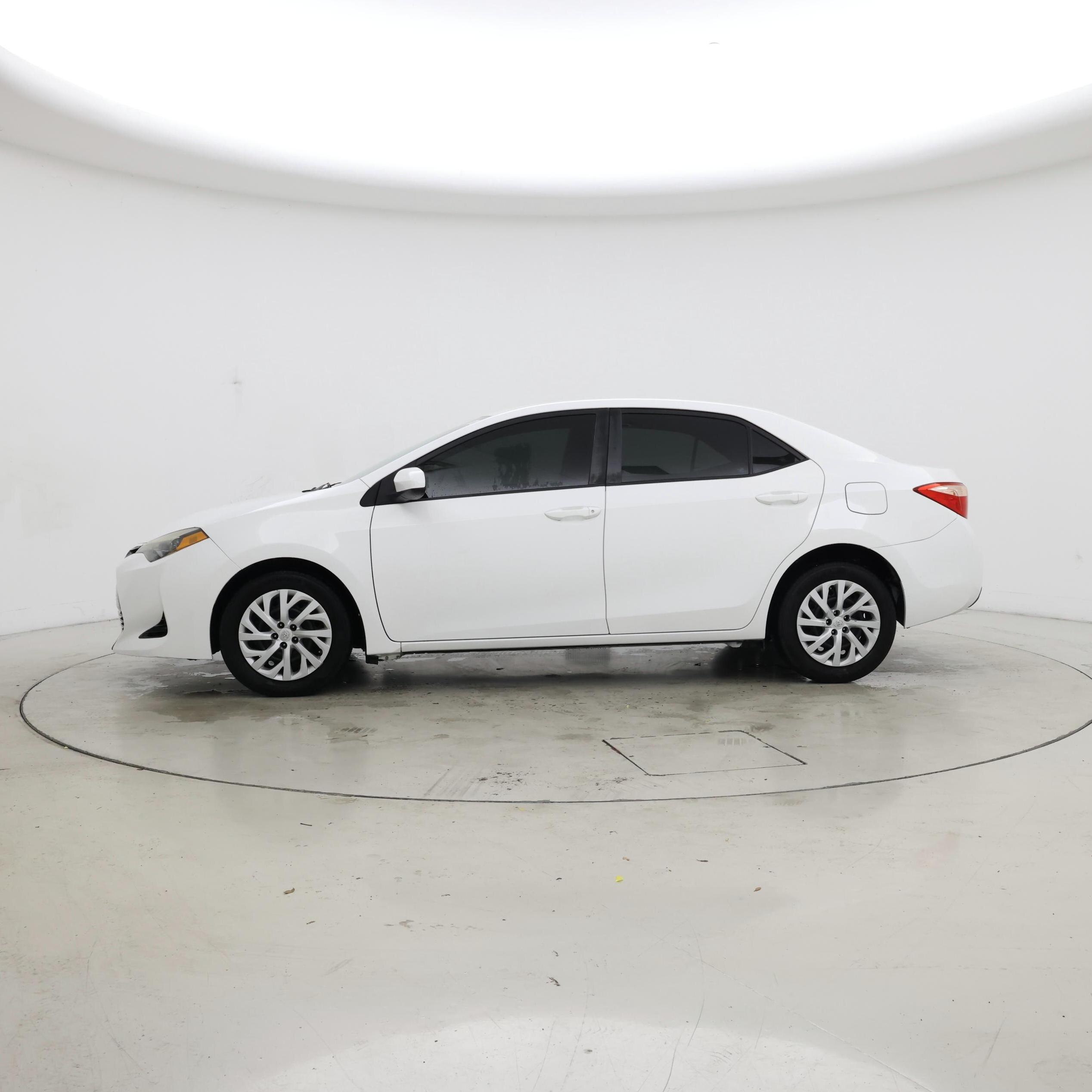 Thumbnail: 2018 Toyota Corolla - 3