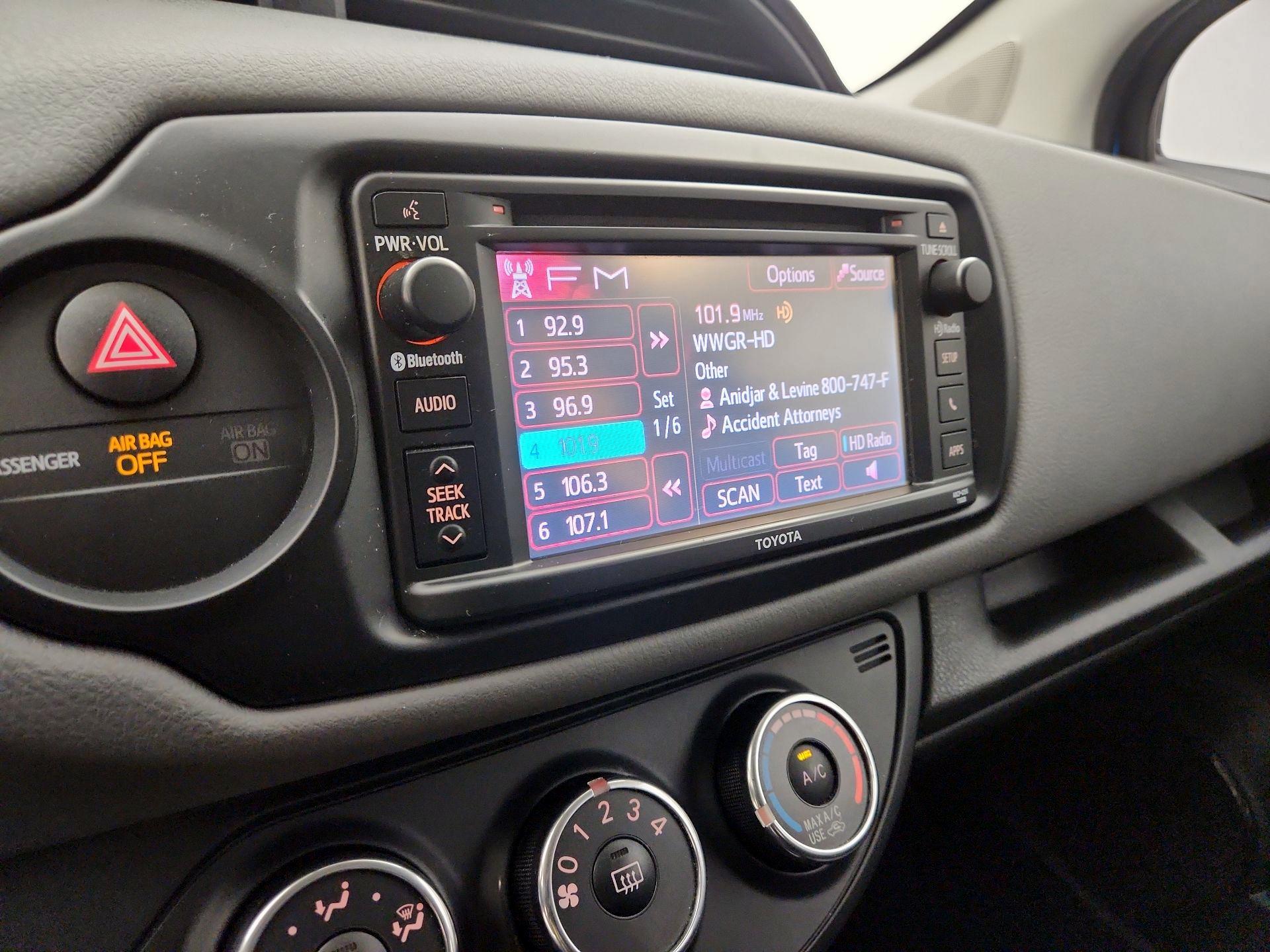 Thumbnail: 2015 Toyota Yaris - 13