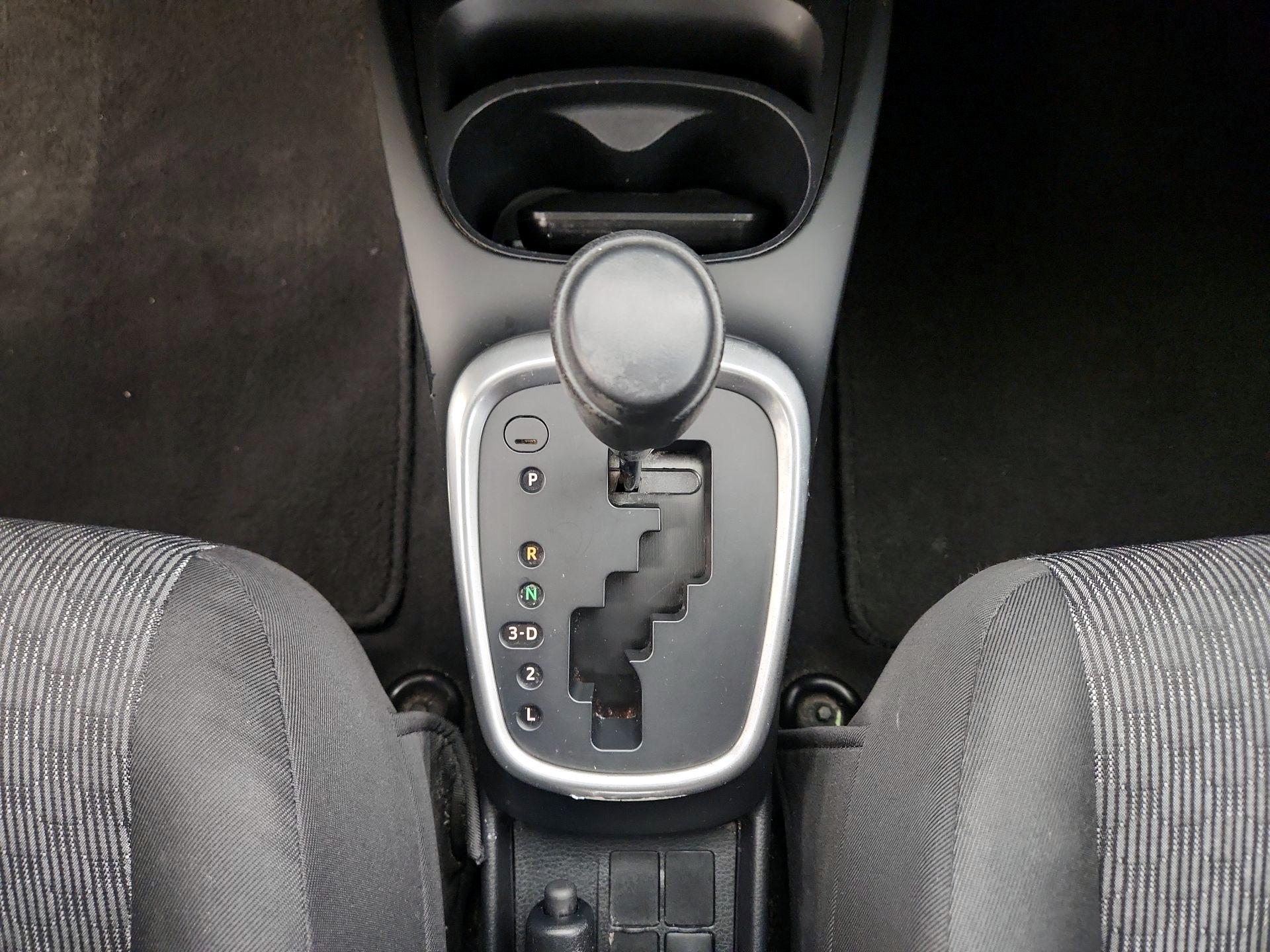 Thumbnail: 2015 Toyota Yaris - 15