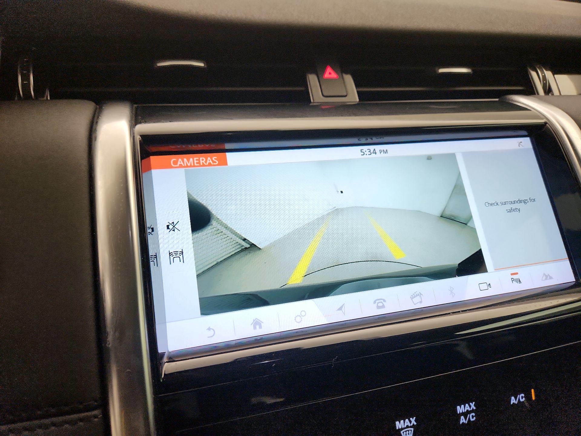 Thumbnail: 2020 Land Rover Discovery Sport - 15