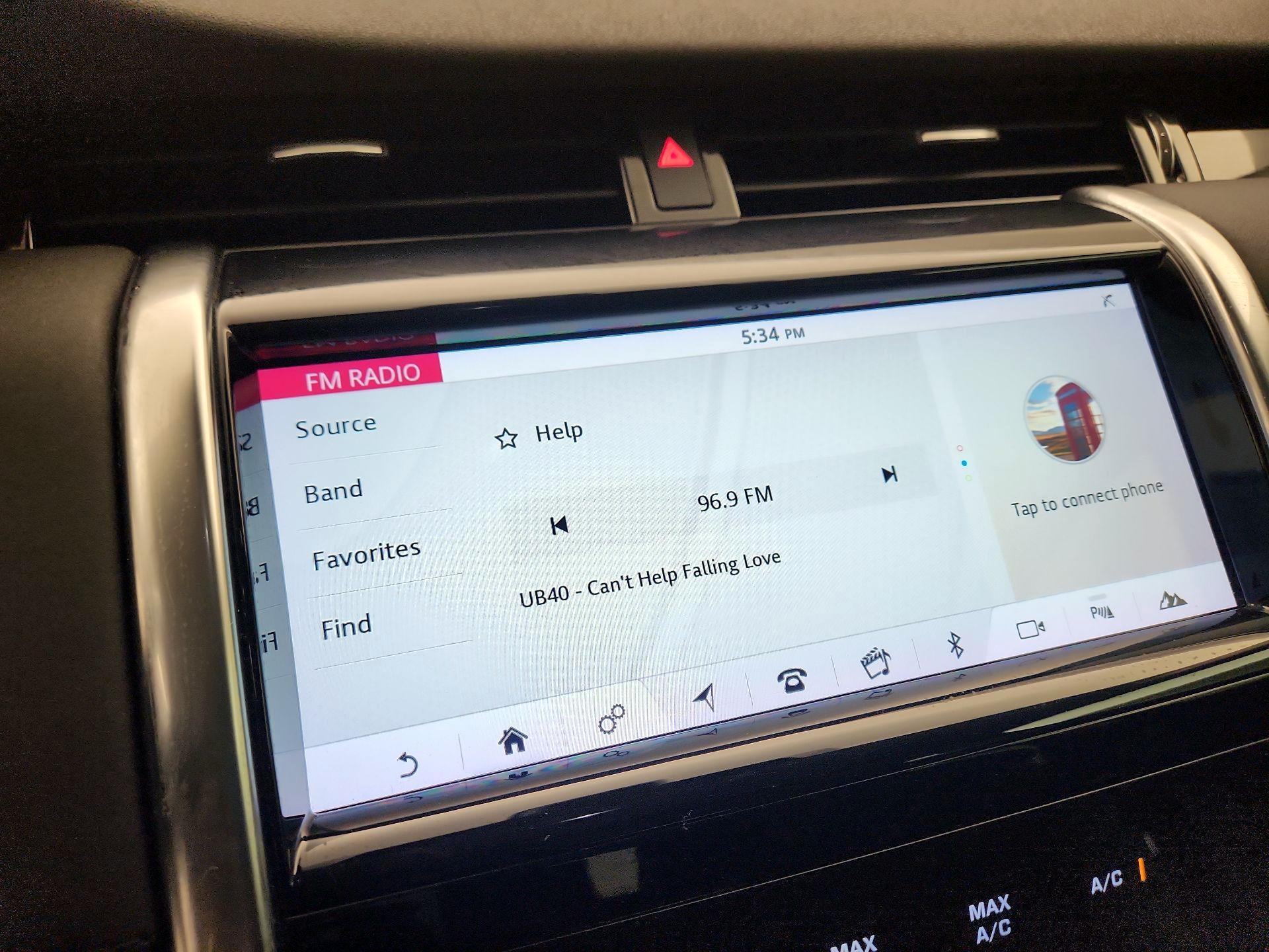 Thumbnail: 2020 Land Rover Discovery Sport - 16