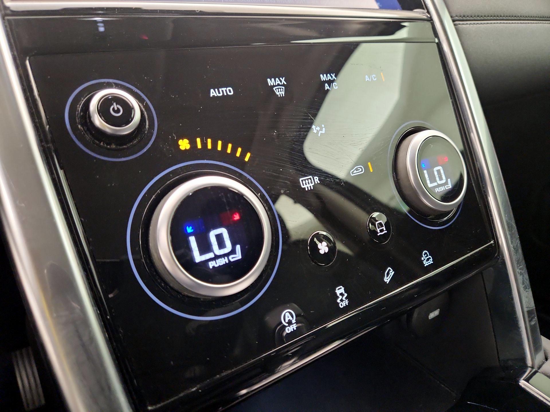 Thumbnail: 2020 Land Rover Discovery Sport - 17