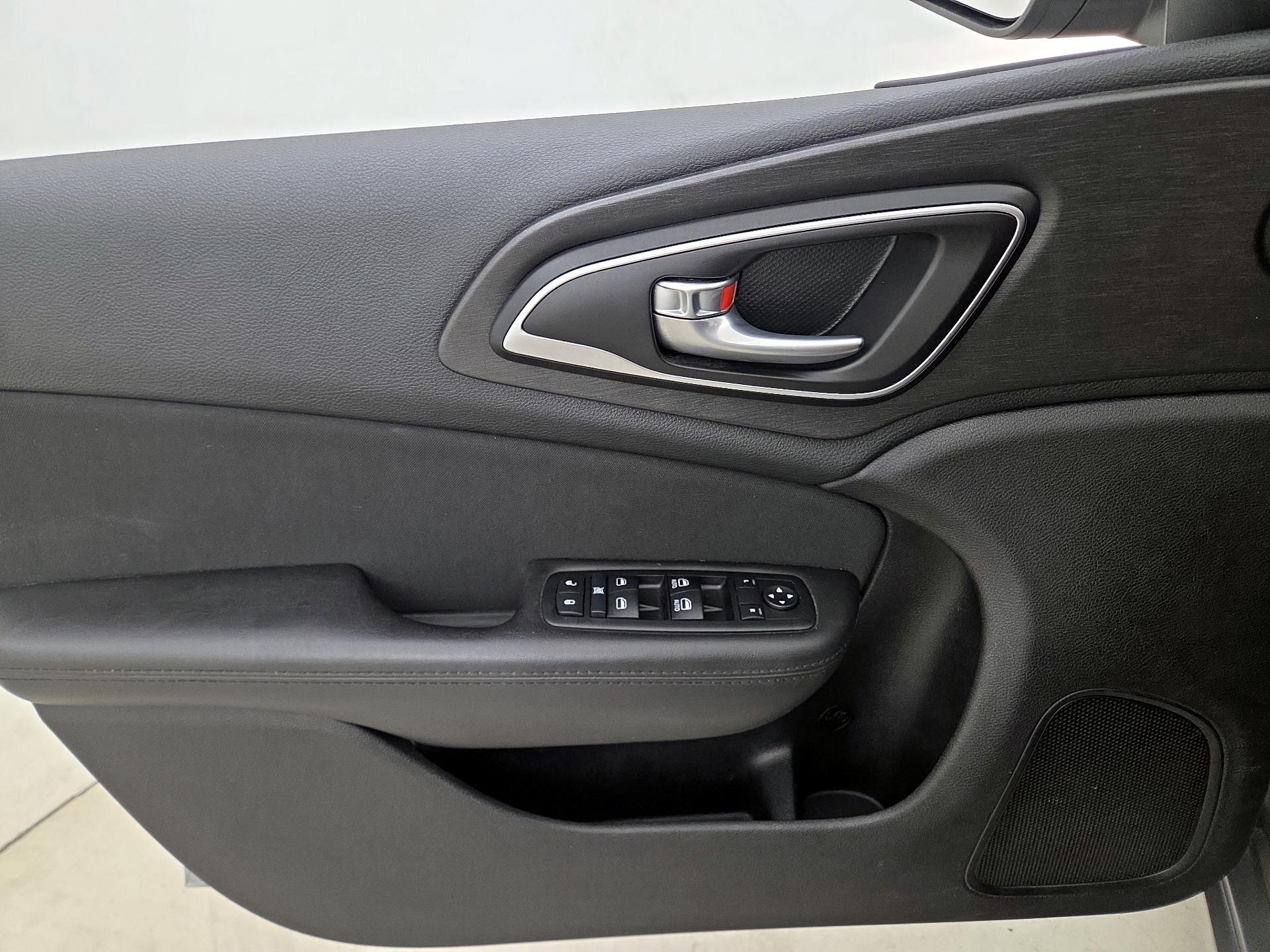Thumbnail: 2015 Chrysler 200 - 12
