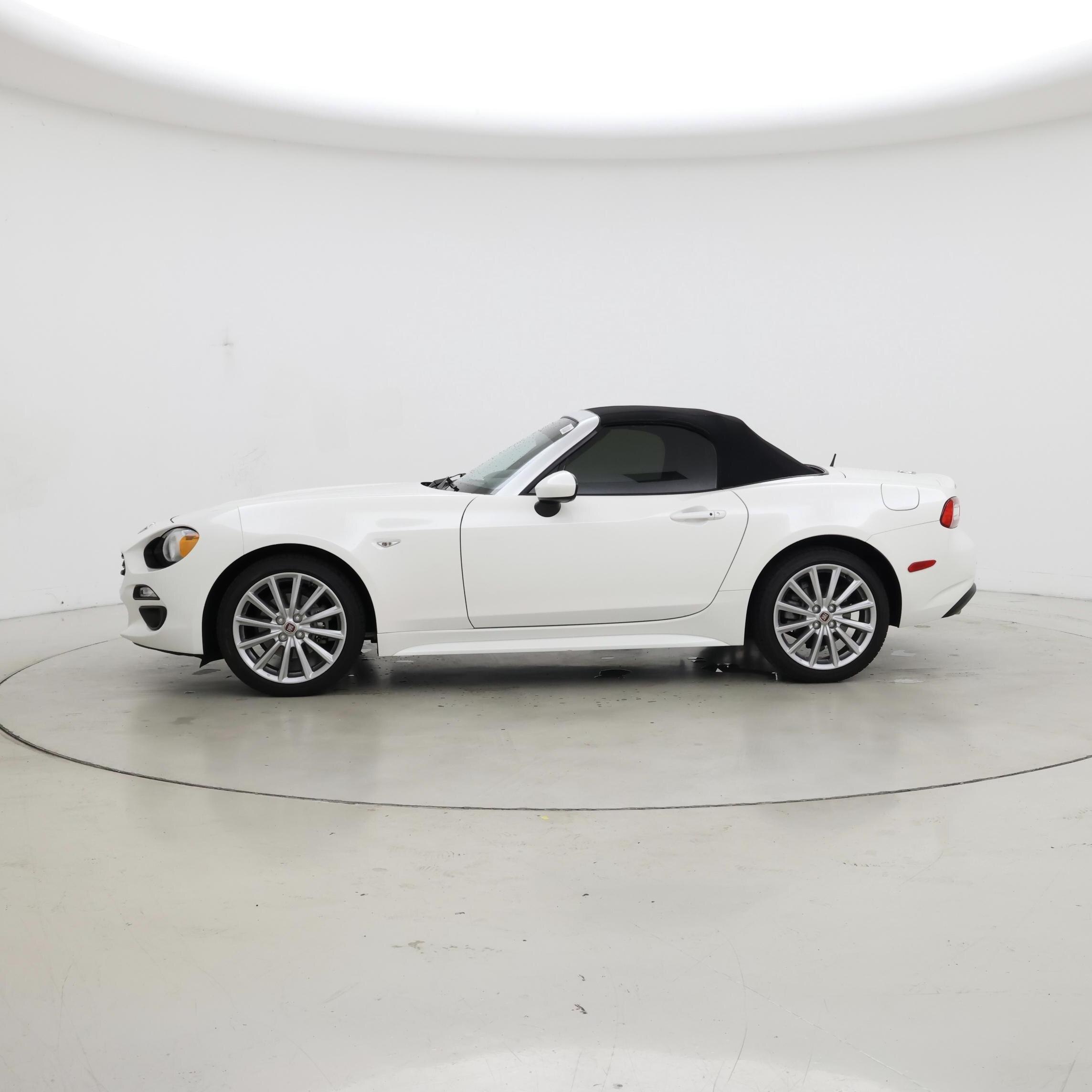 Thumbnail: 2018 Fiat 124 Spider - 3