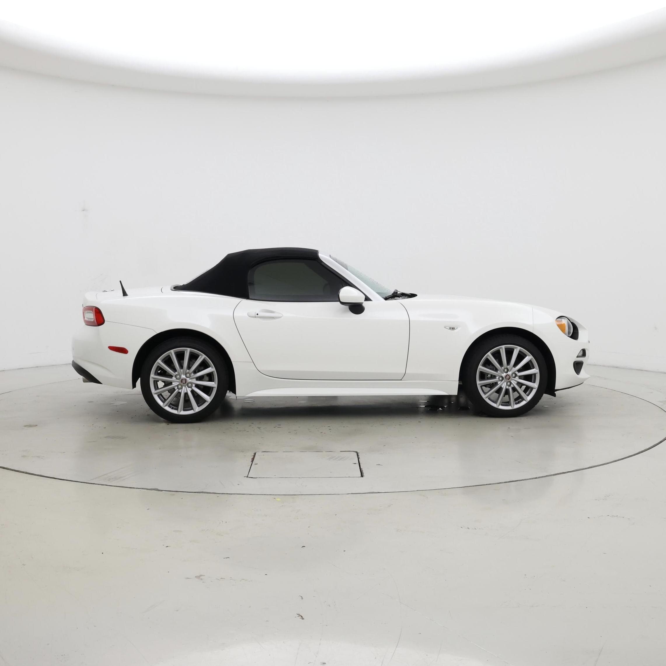 Thumbnail: 2018 Fiat 124 Spider - 7