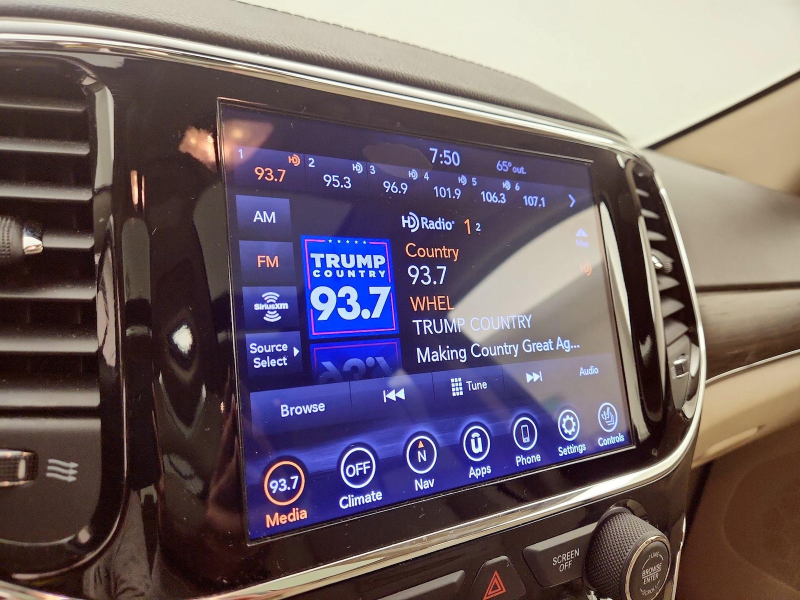2020 Jeep Grand Cherokee Overland - Photo 17