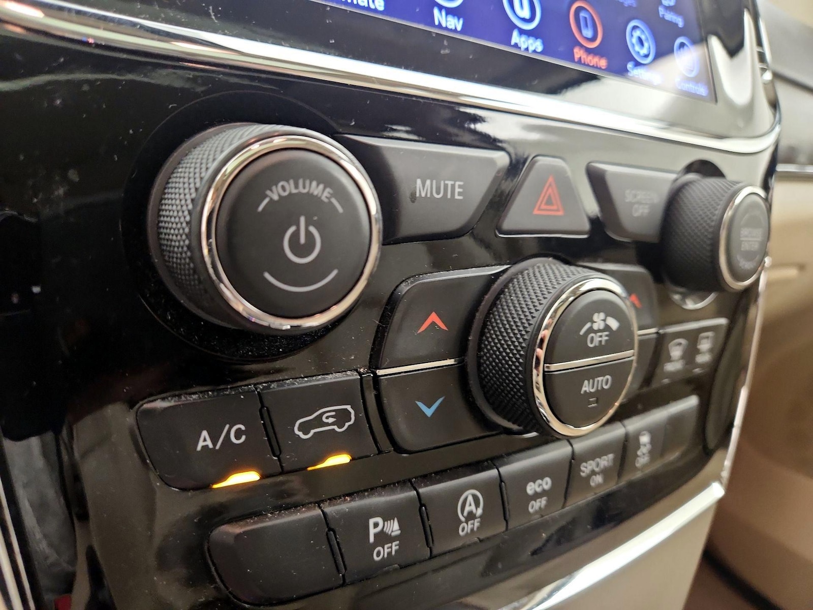 2020 Jeep Grand Cherokee Overland - Photo 18