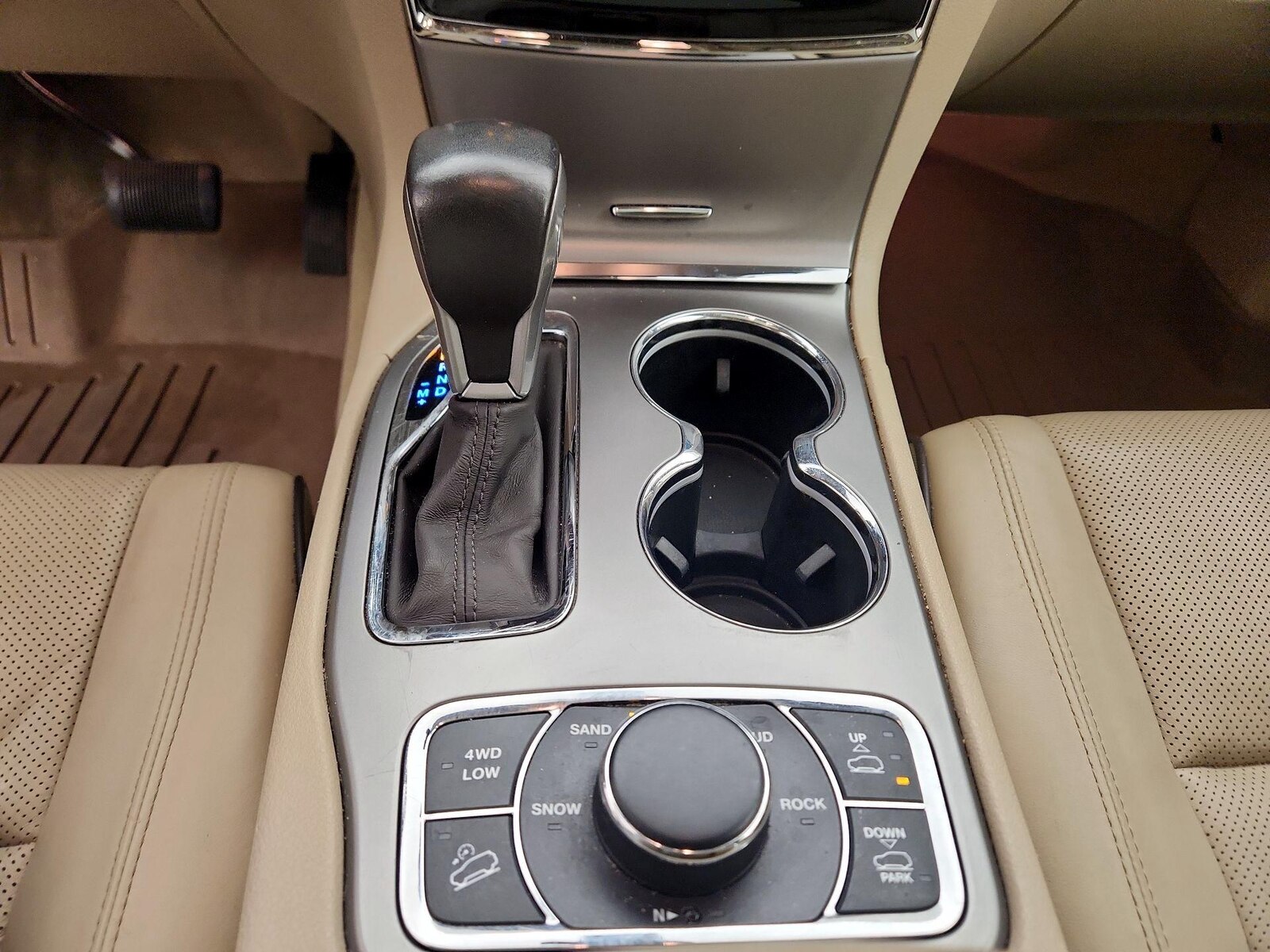 2020 Jeep Grand Cherokee Overland - Photo 19