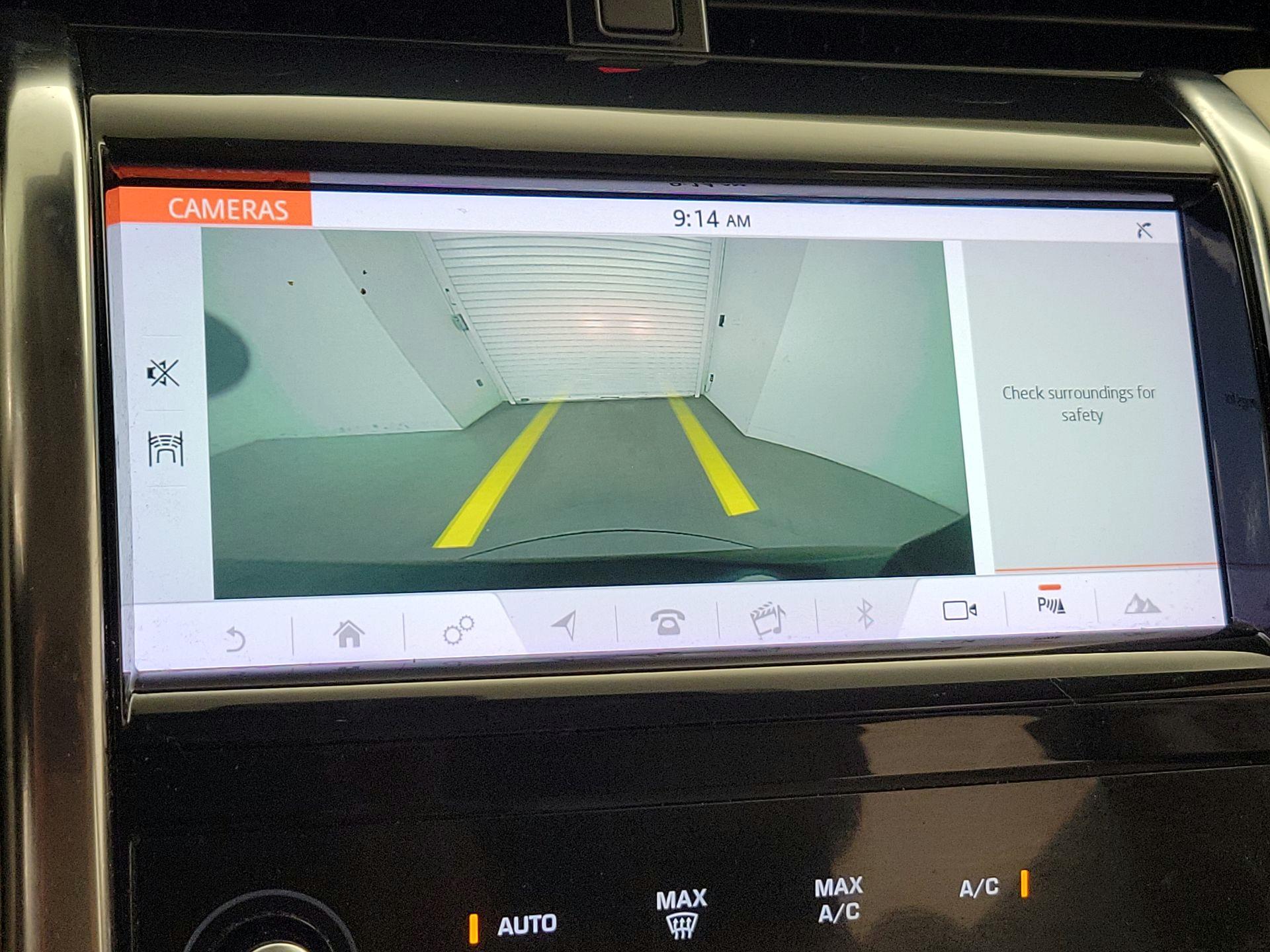 Thumbnail: 2020 Land Rover Discovery Sport - 15