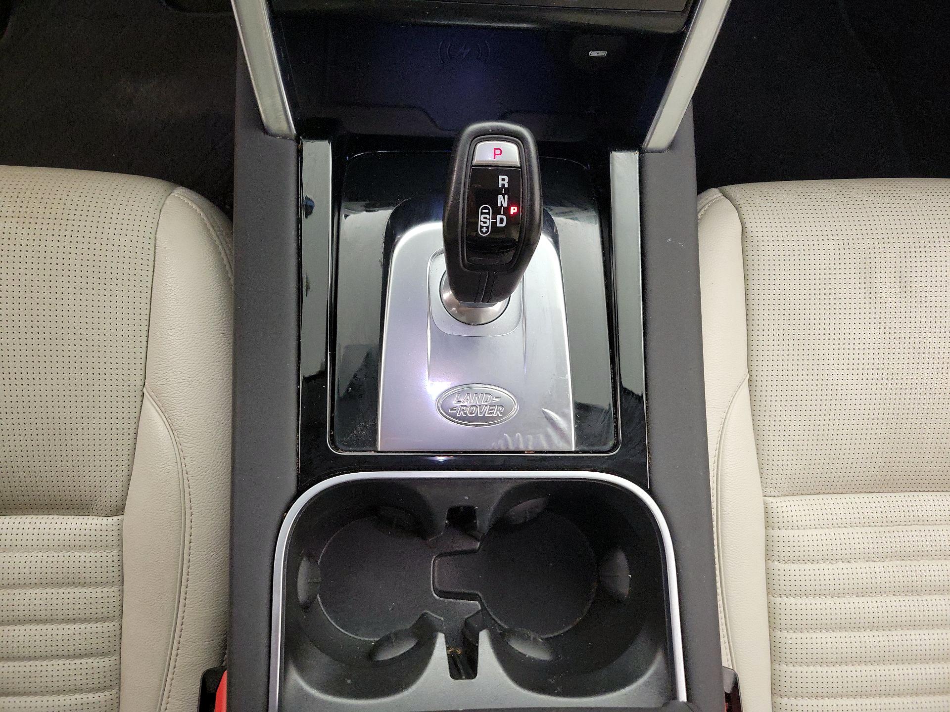 Thumbnail: 2020 Land Rover Discovery Sport - 18