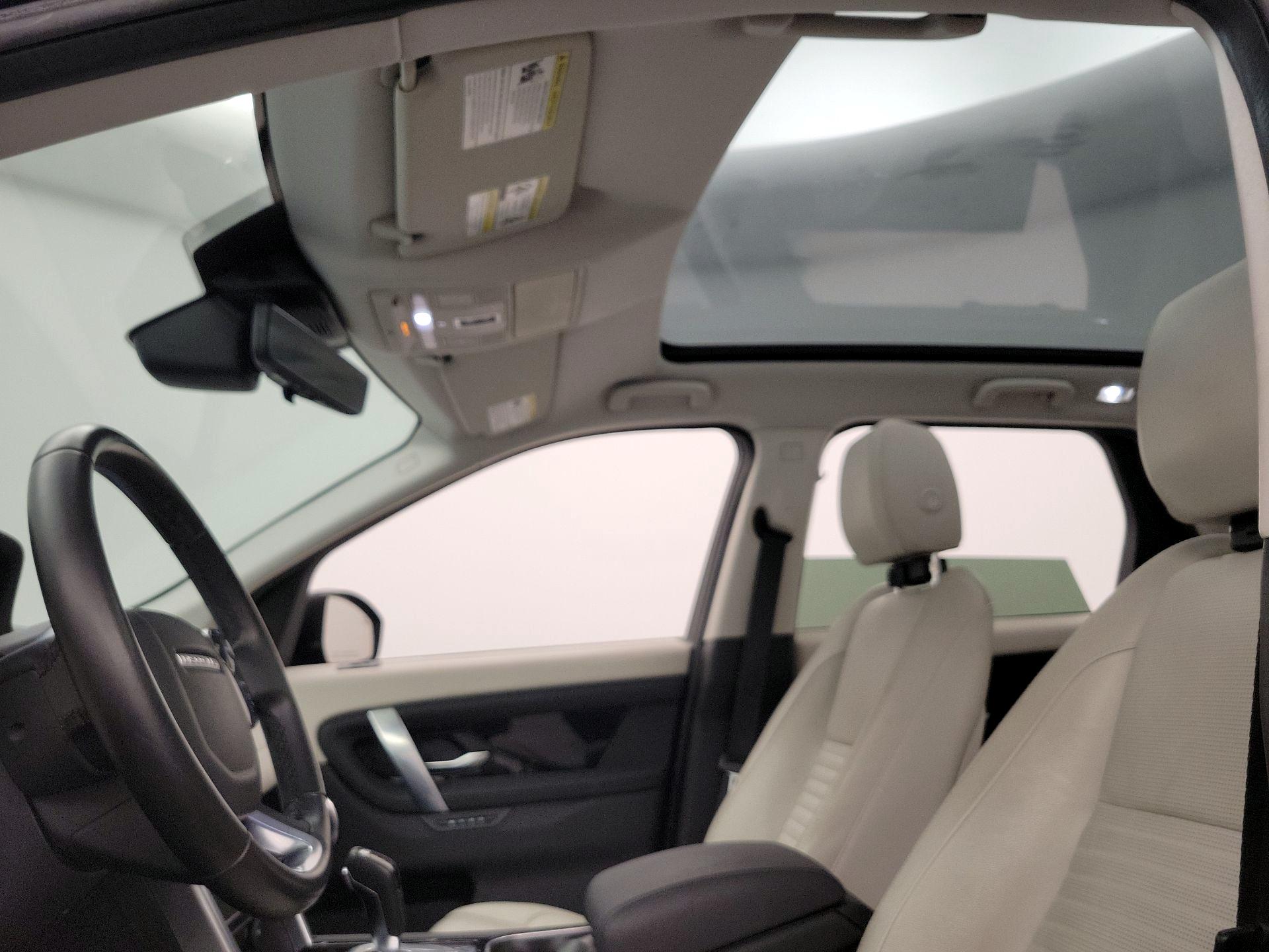 Thumbnail: 2020 Land Rover Discovery Sport - 20