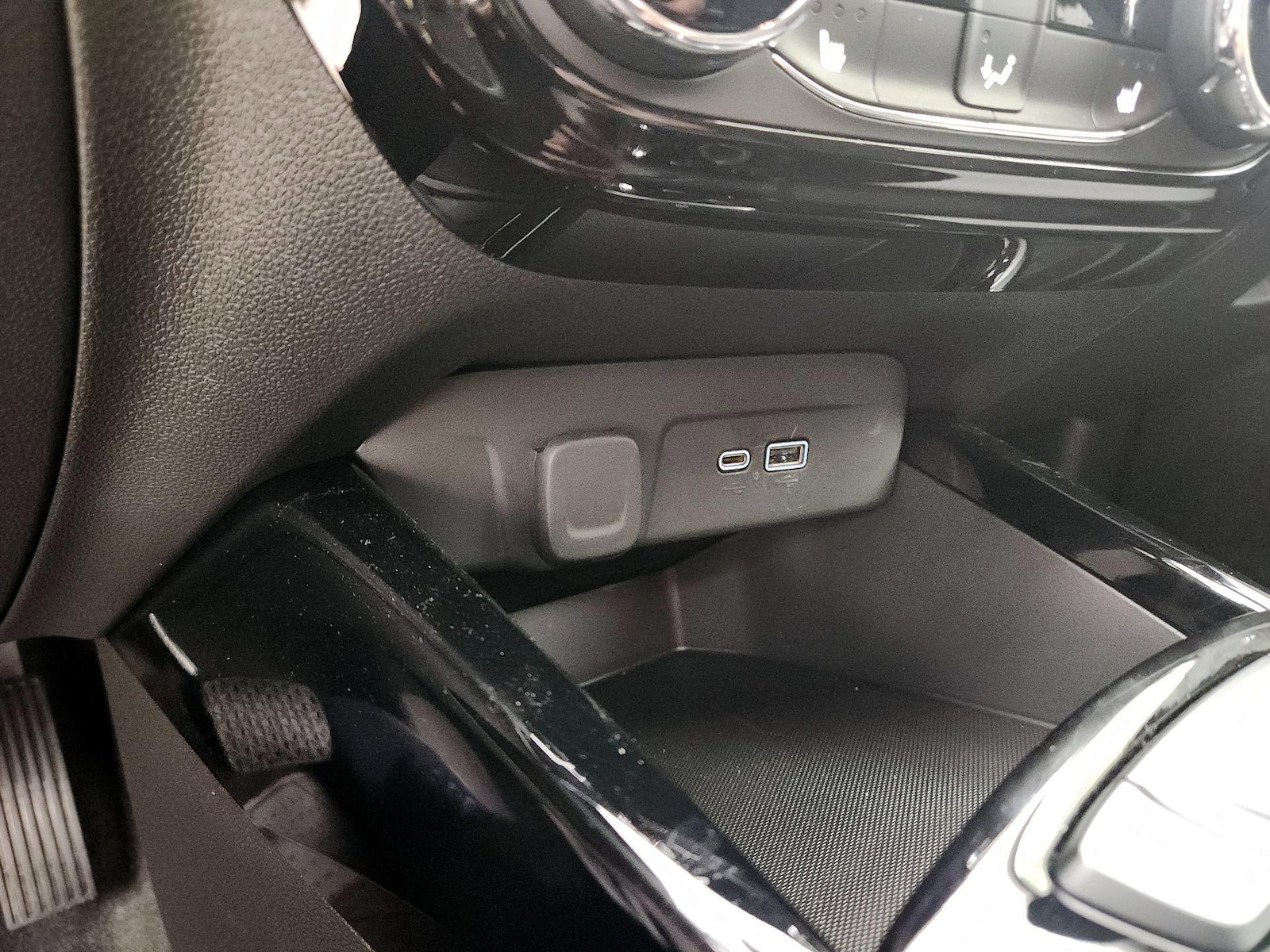 2024 Chevrolet Trax LT - Photo 18
