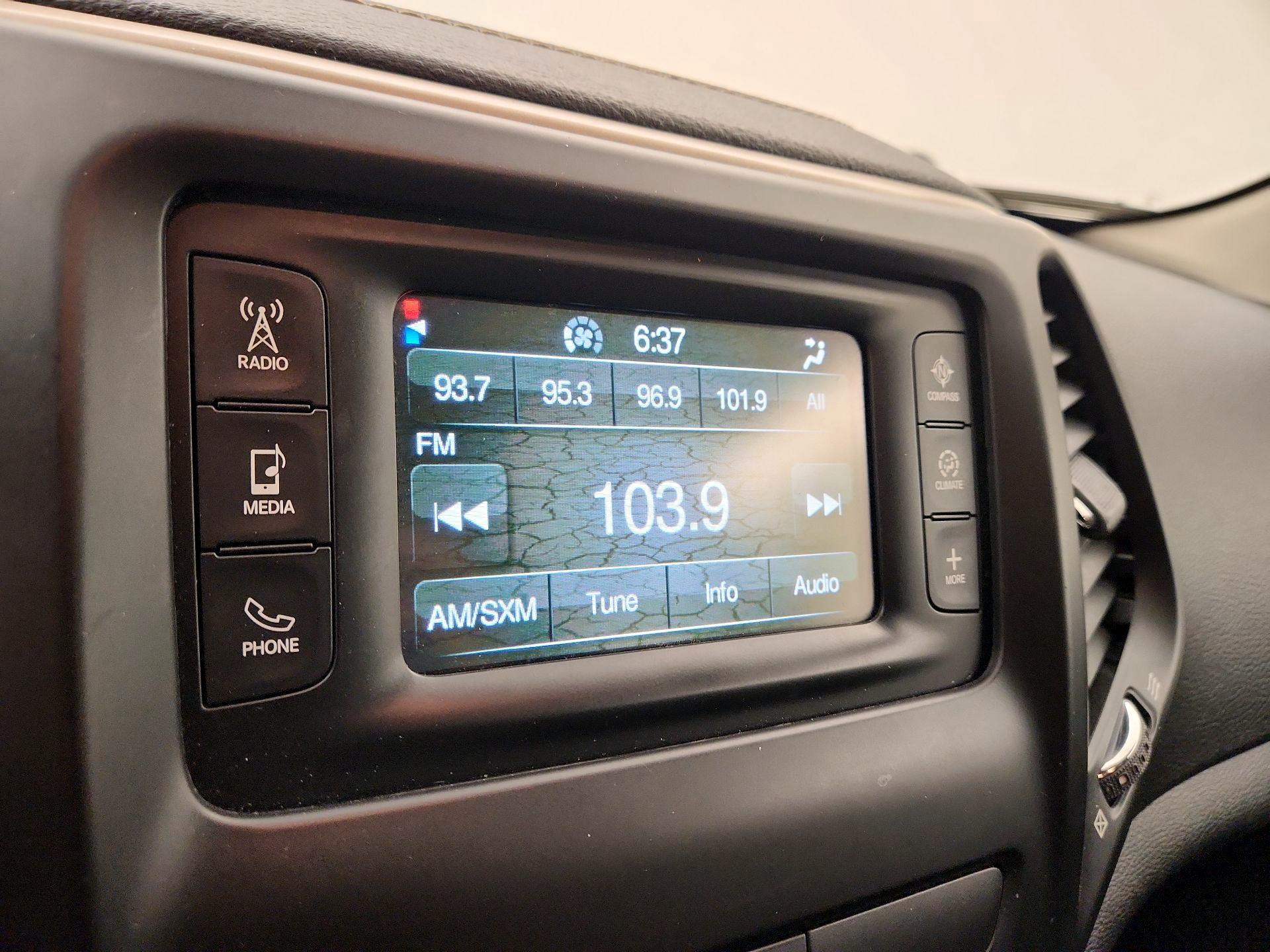 Thumbnail: 2016 Jeep Cherokee - 16