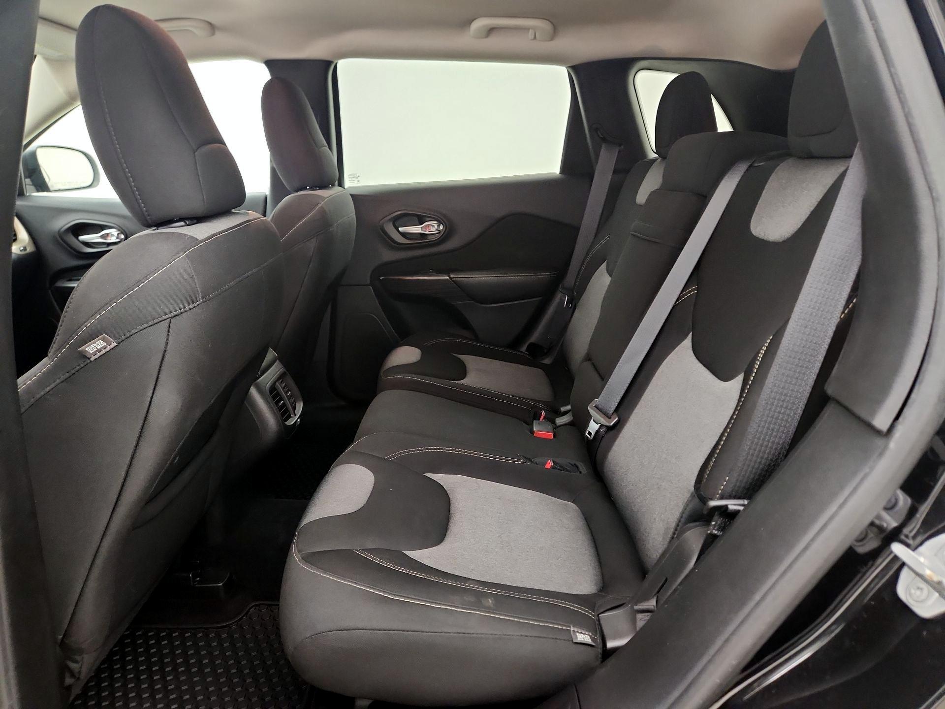 Thumbnail: 2016 Jeep Cherokee - 20