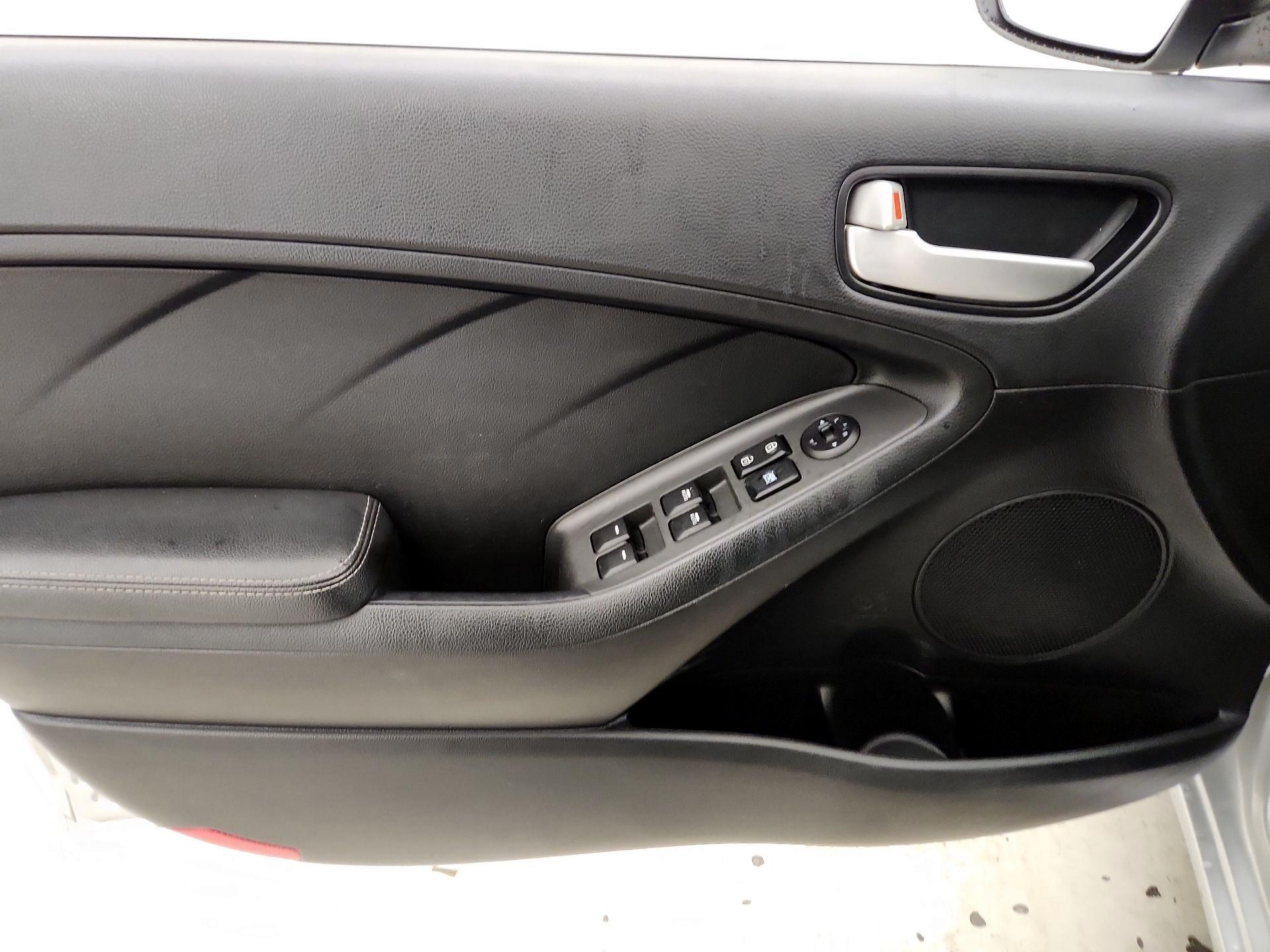 Thumbnail: 2017 Kia Forte - 12