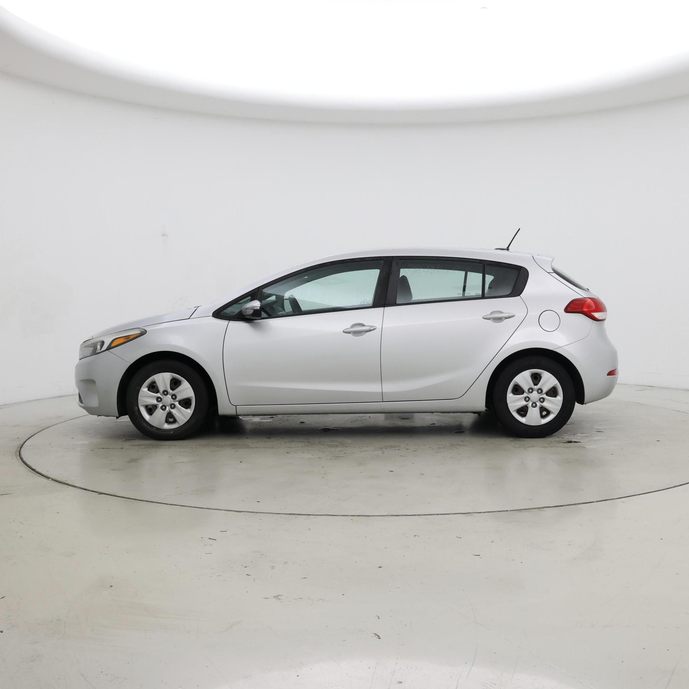 Thumbnail: 2017 Kia Forte - 3