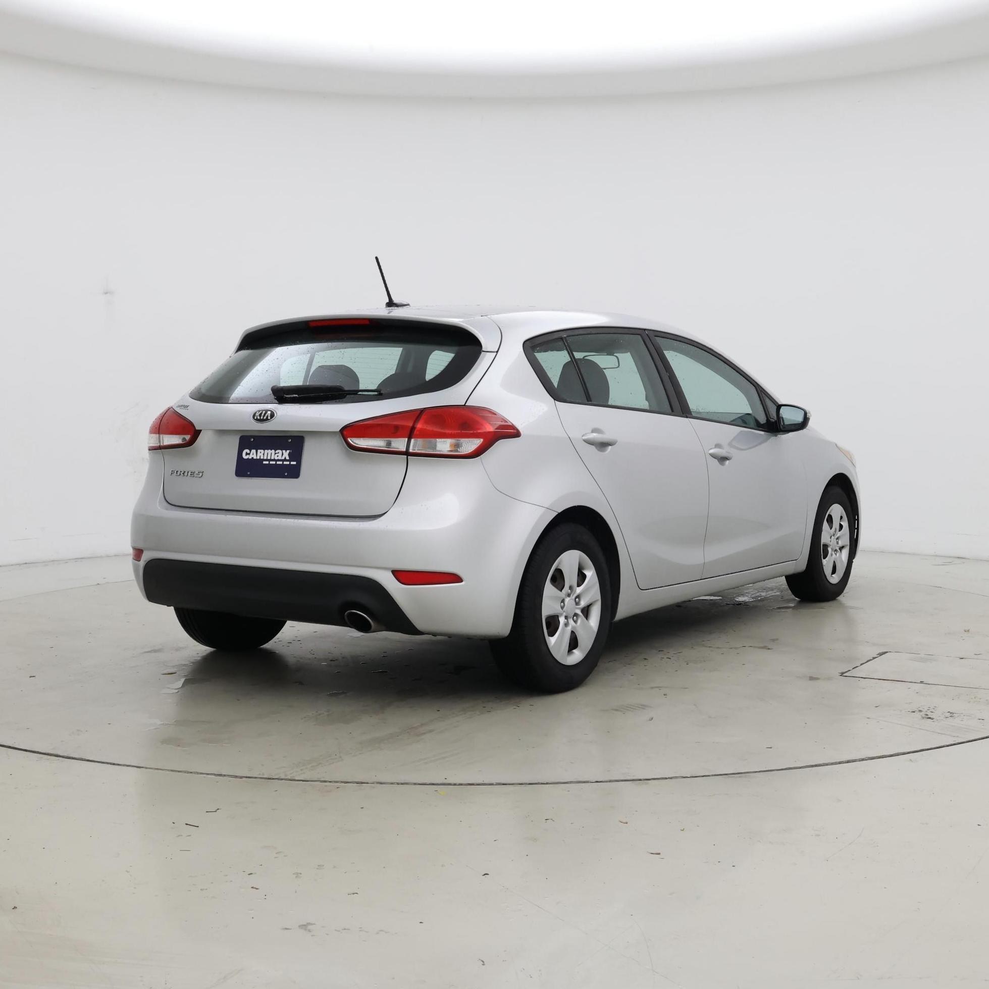 Thumbnail: 2017 Kia Forte - 8