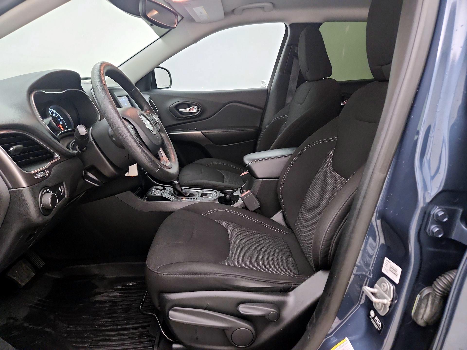 Thumbnail: 2021 Jeep Cherokee - 11