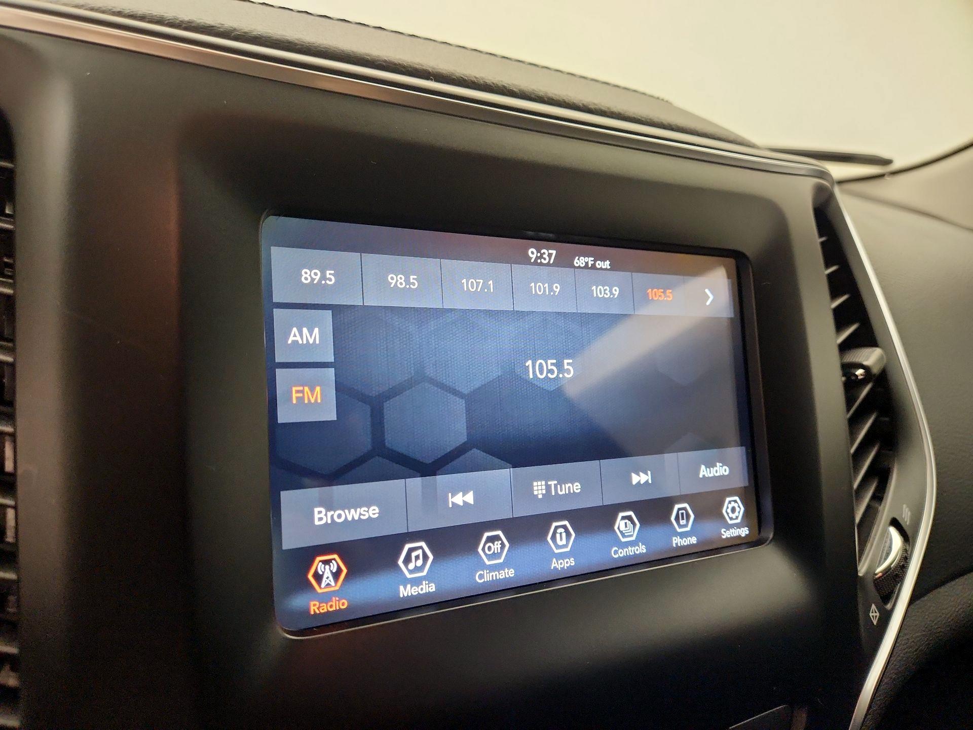 Thumbnail: 2021 Jeep Cherokee - 15