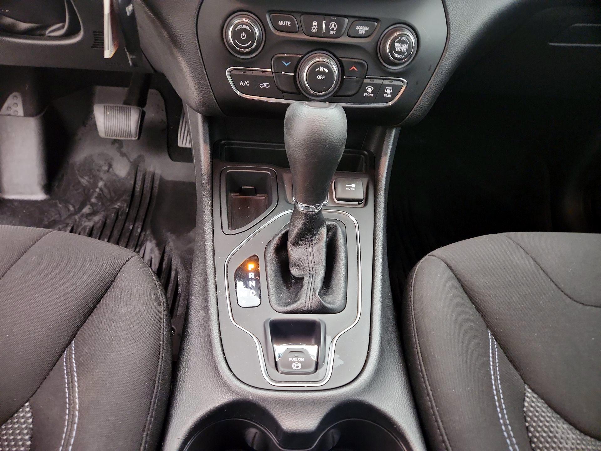 Thumbnail: 2021 Jeep Cherokee - 17