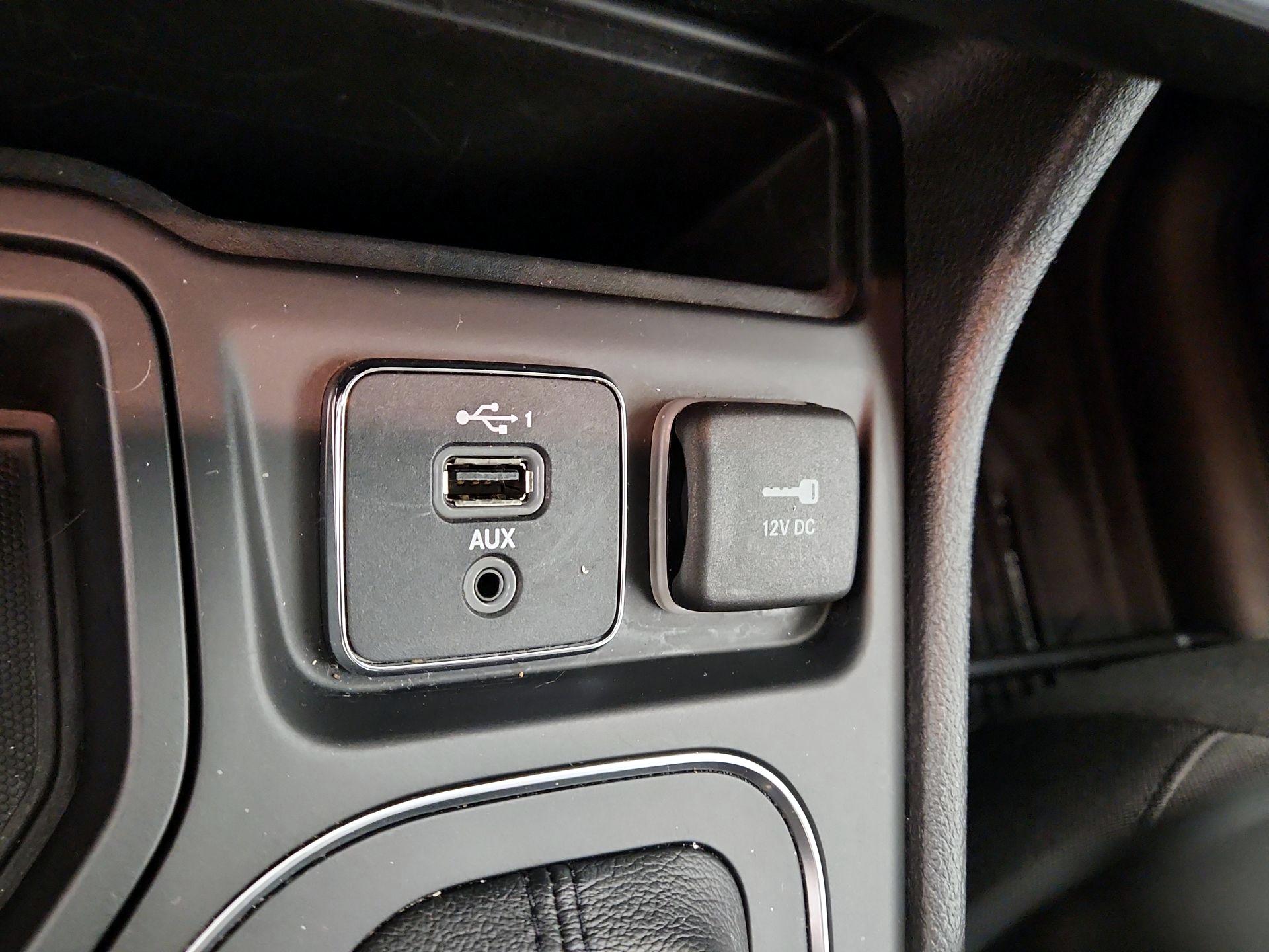 Thumbnail: 2021 Jeep Cherokee - 18