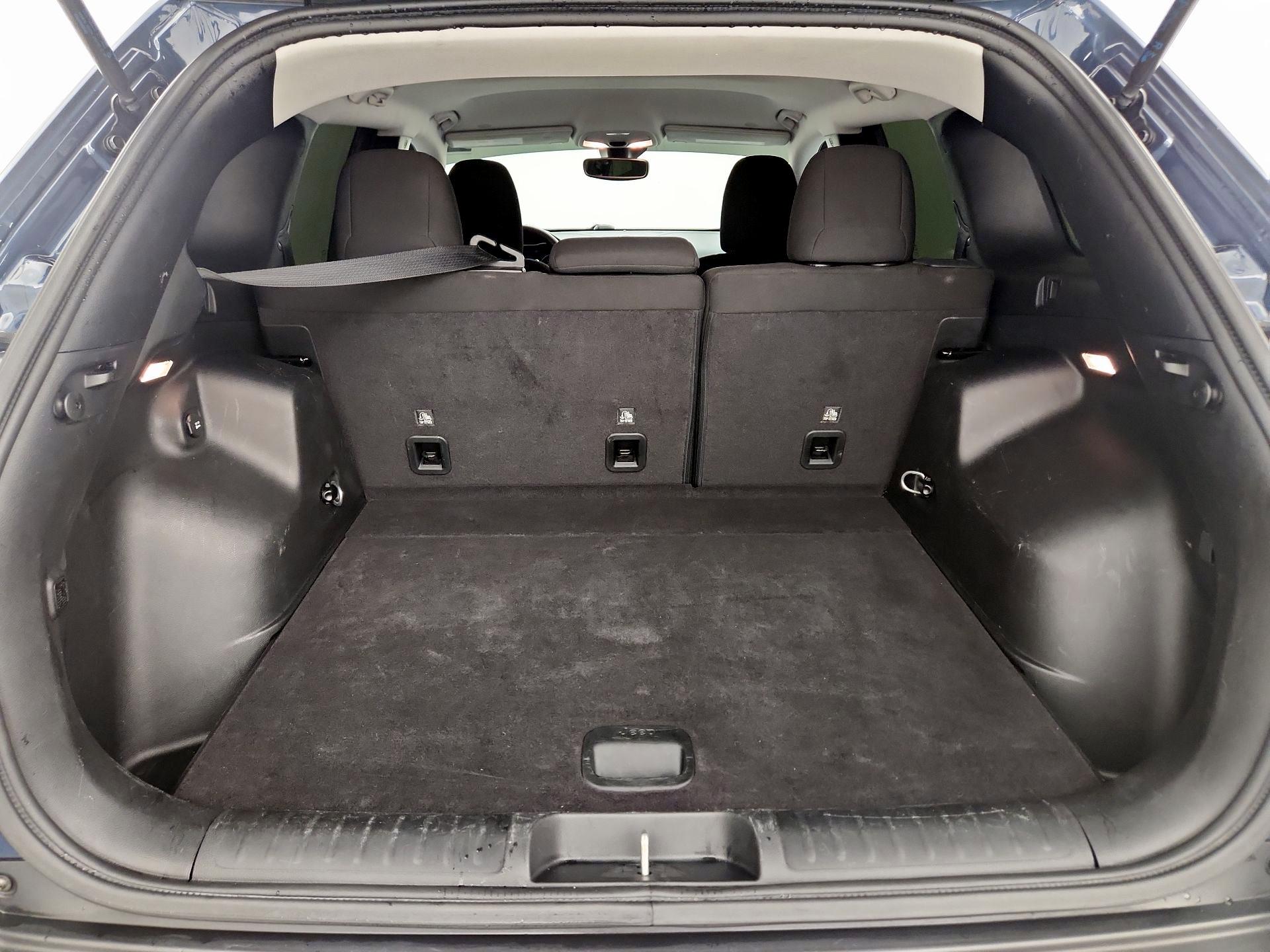 Thumbnail: 2021 Jeep Cherokee - 20