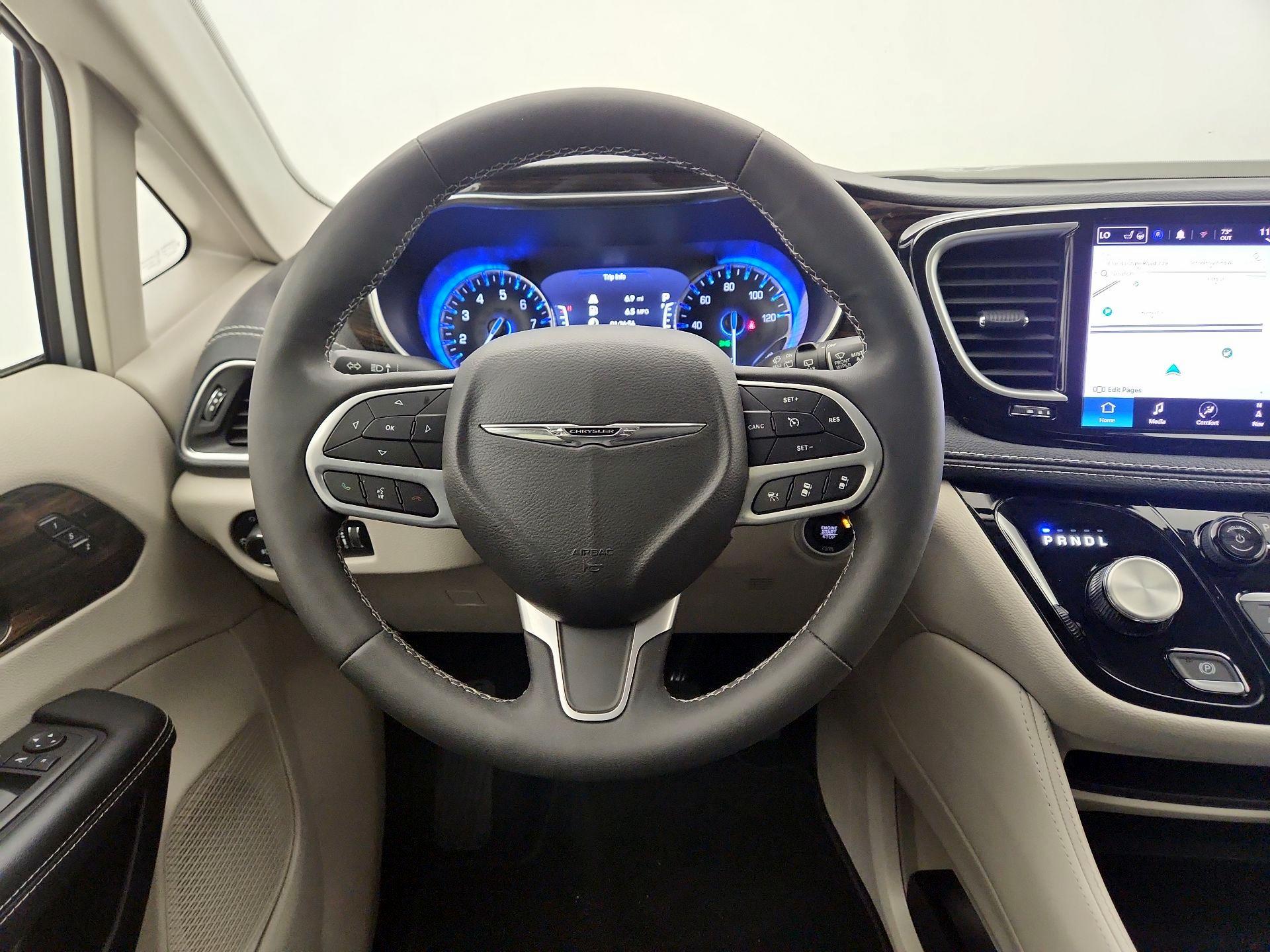 Thumbnail: 2023 Chrysler Pacifica - 10