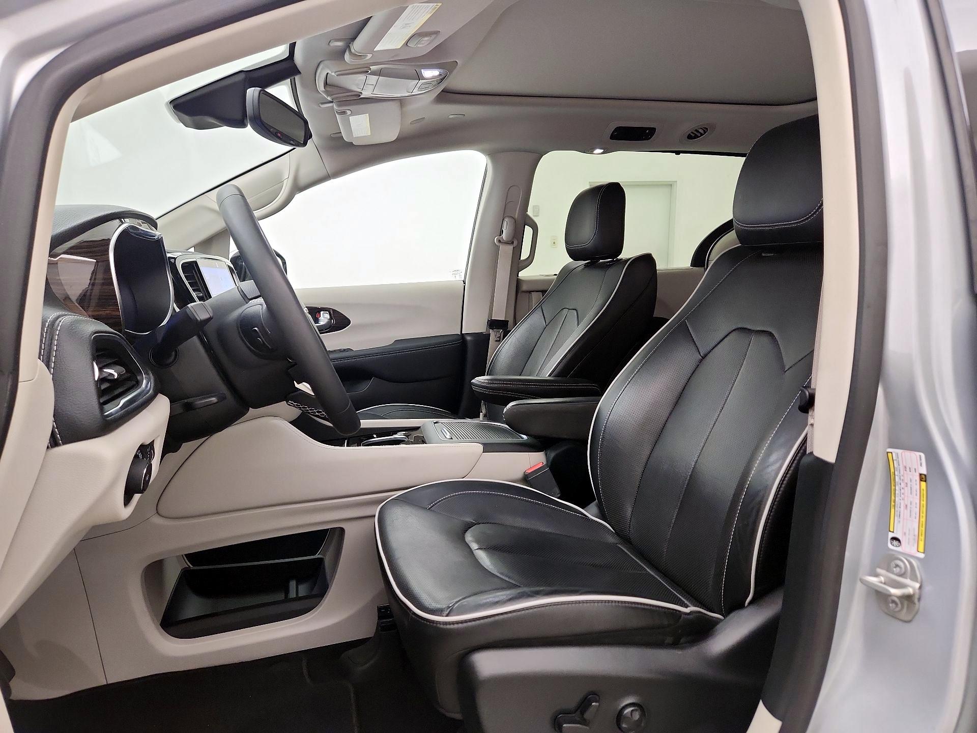 Thumbnail: 2023 Chrysler Pacifica - 11