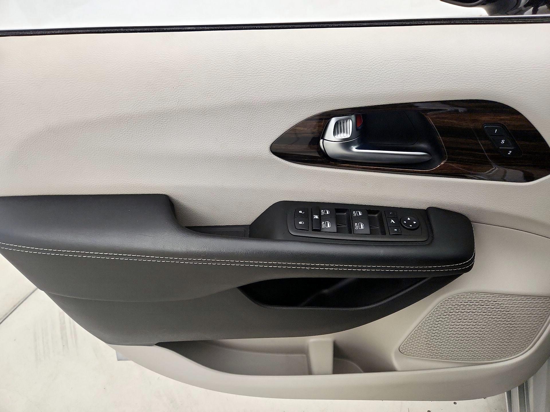 Thumbnail: 2023 Chrysler Pacifica - 12