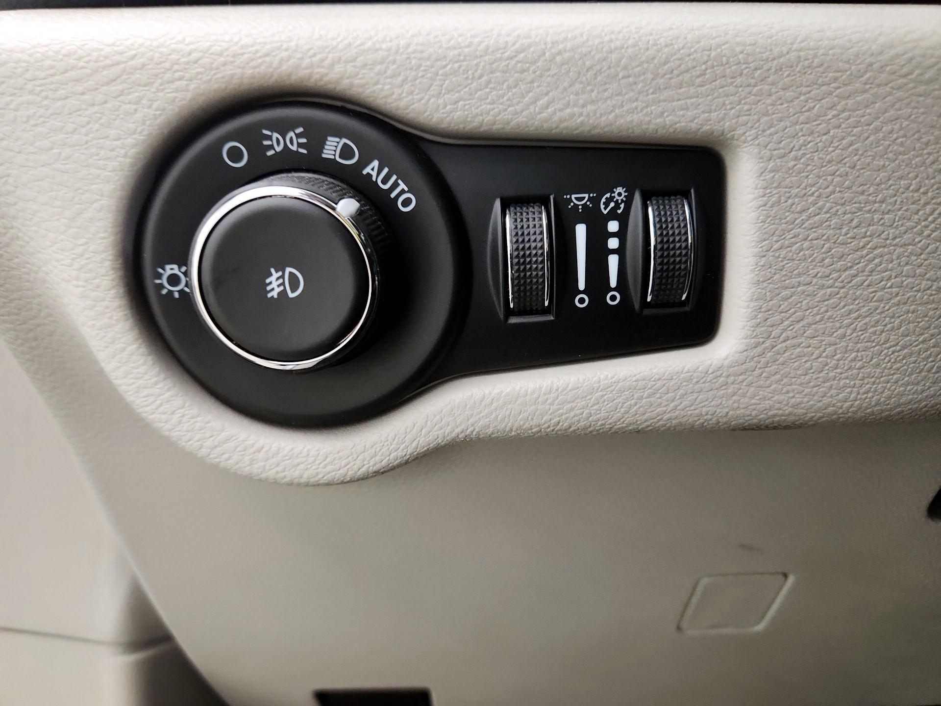 Thumbnail: 2023 Chrysler Pacifica - 13