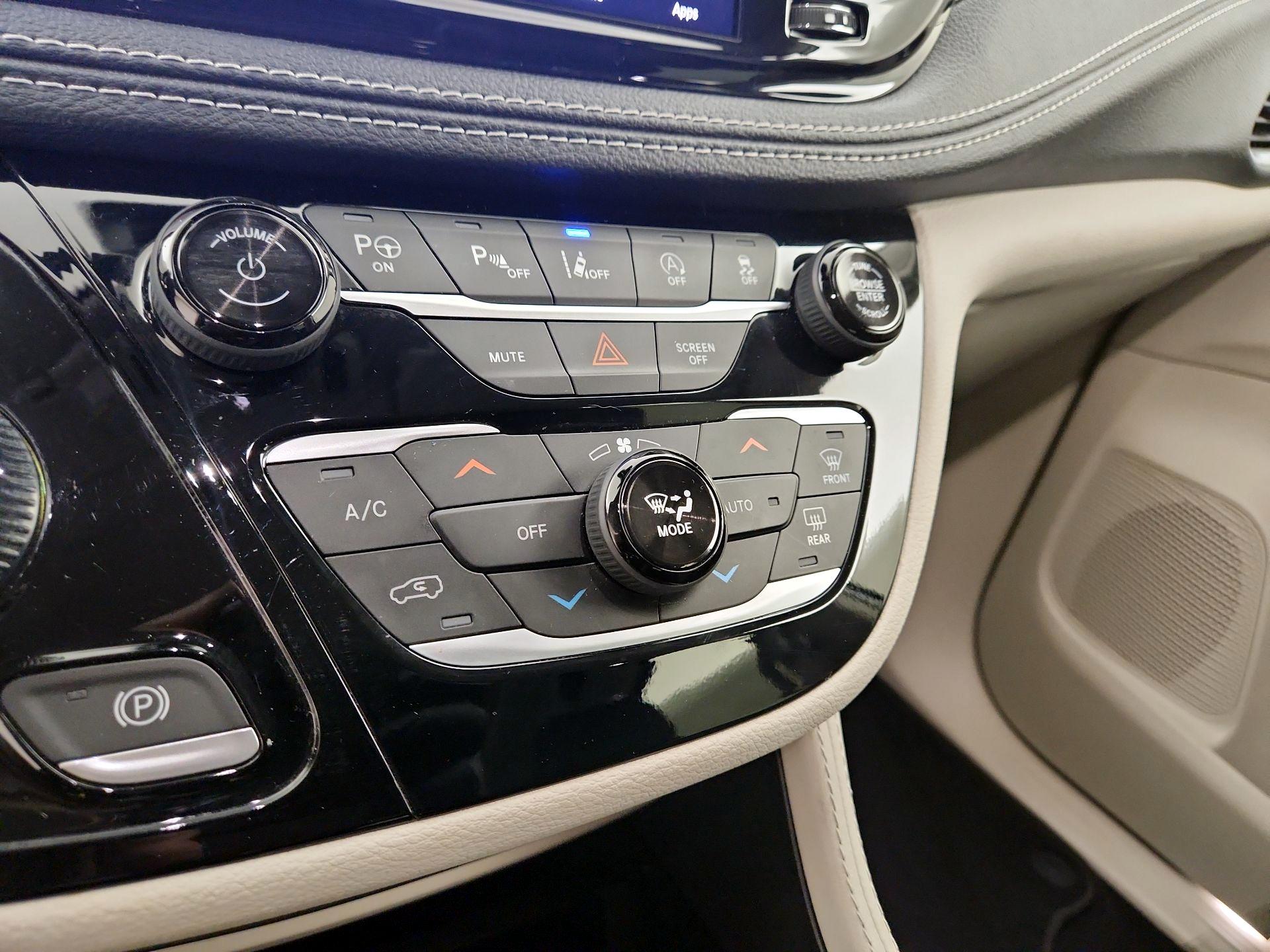 Thumbnail: 2023 Chrysler Pacifica - 17