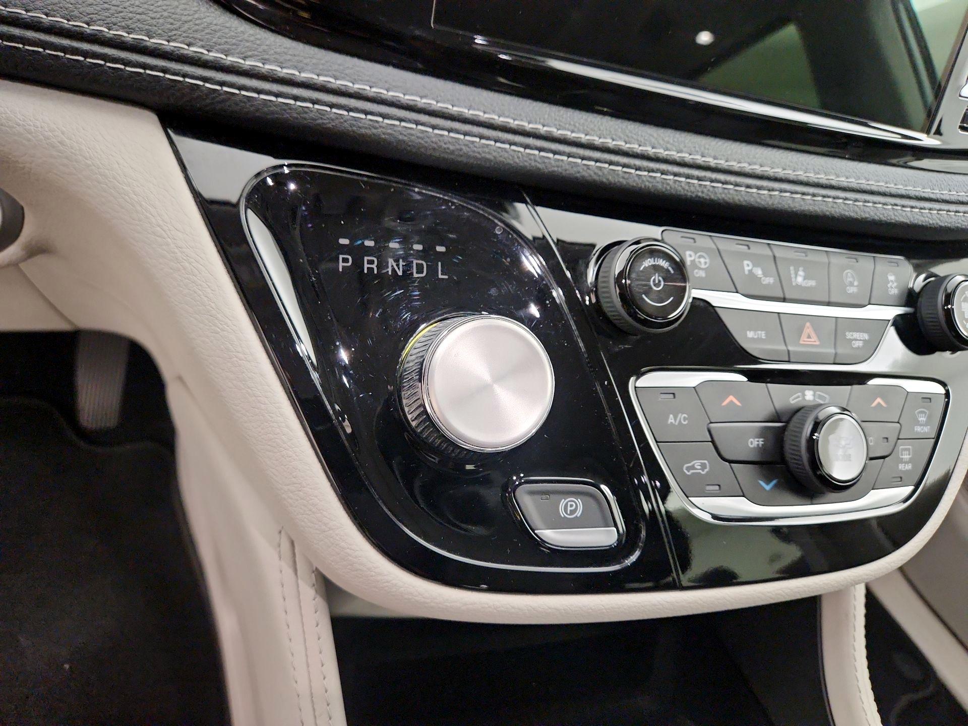 Thumbnail: 2023 Chrysler Pacifica - 18