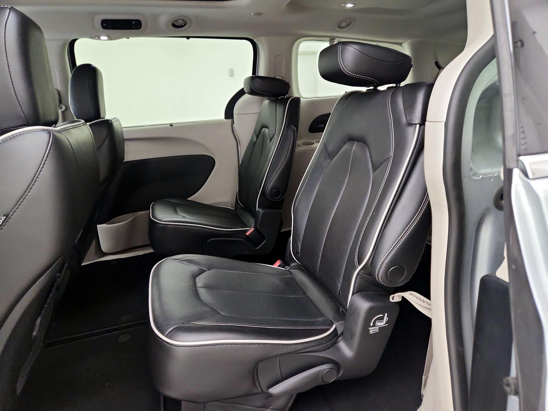 Thumbnail: 2023 Chrysler Pacifica - 19