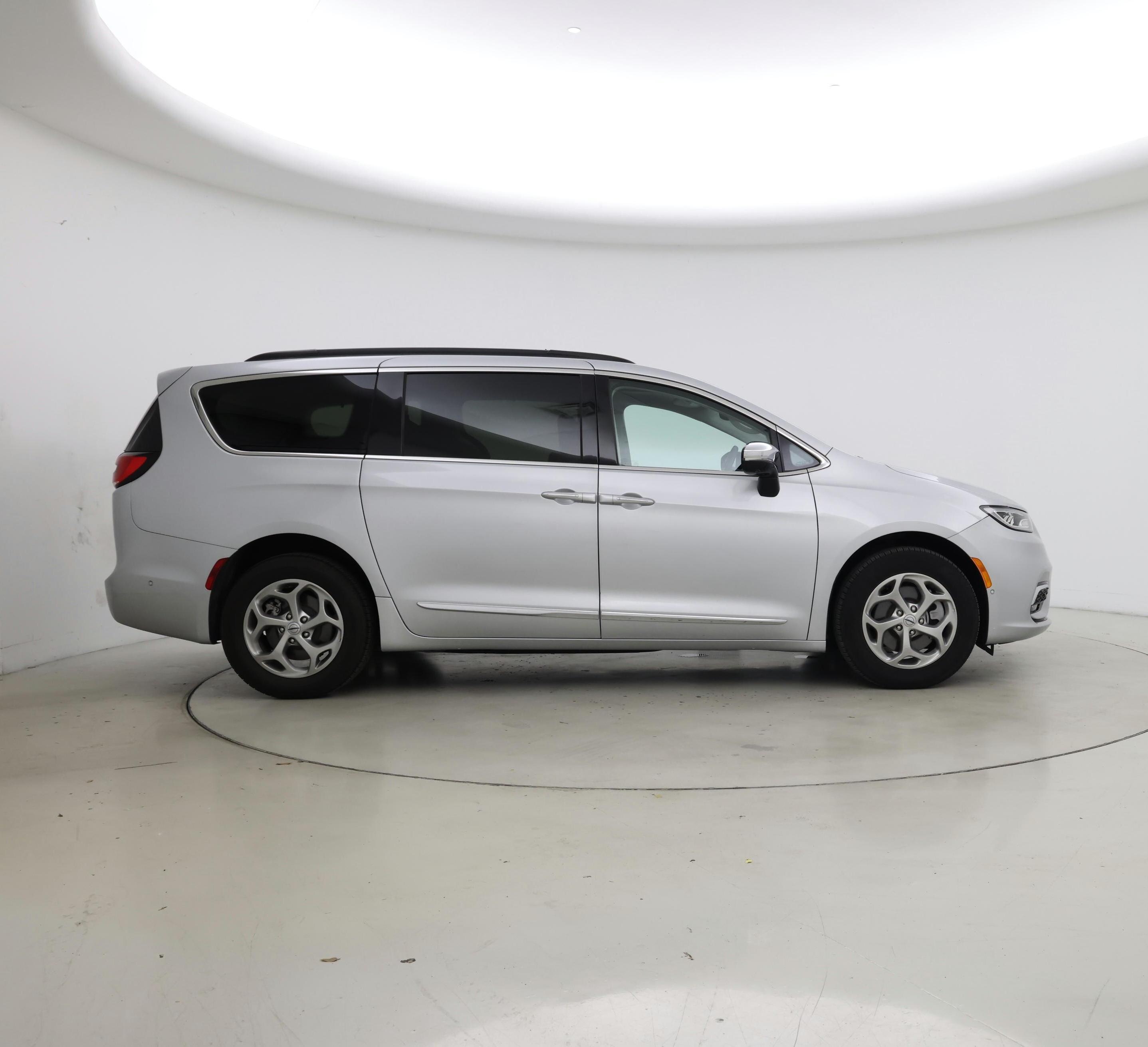 Thumbnail: 2023 Chrysler Pacifica - 7