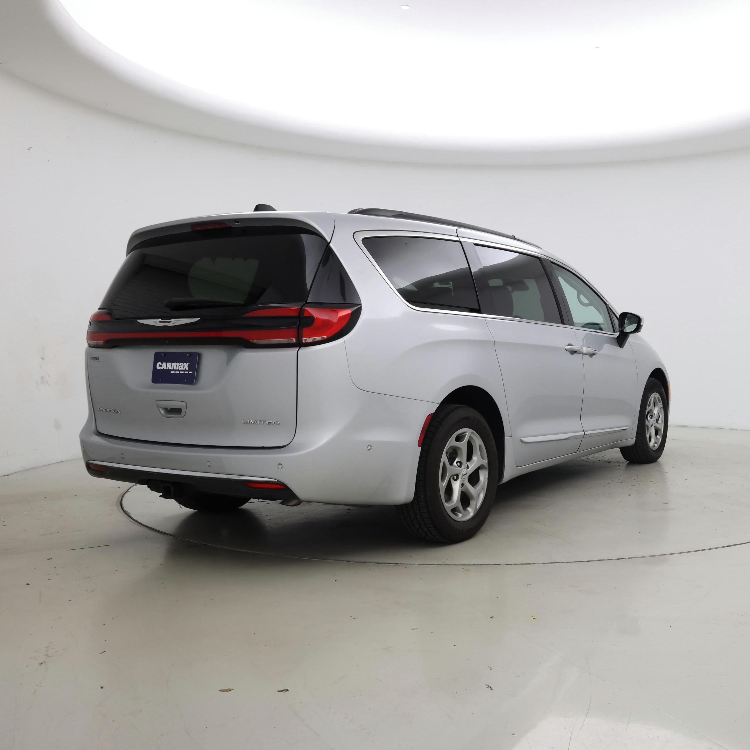 Thumbnail: 2023 Chrysler Pacifica - 8