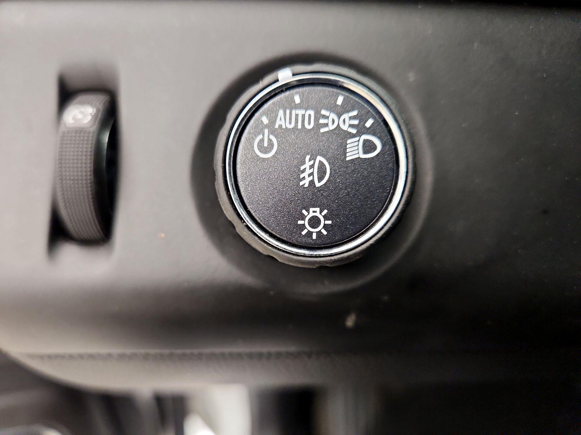 Thumbnail: 2018 Chevrolet Tahoe - 13