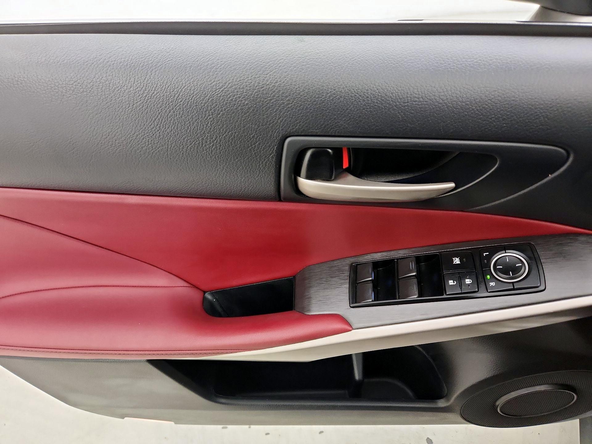 Thumbnail: 2019 Lexus IS - 12