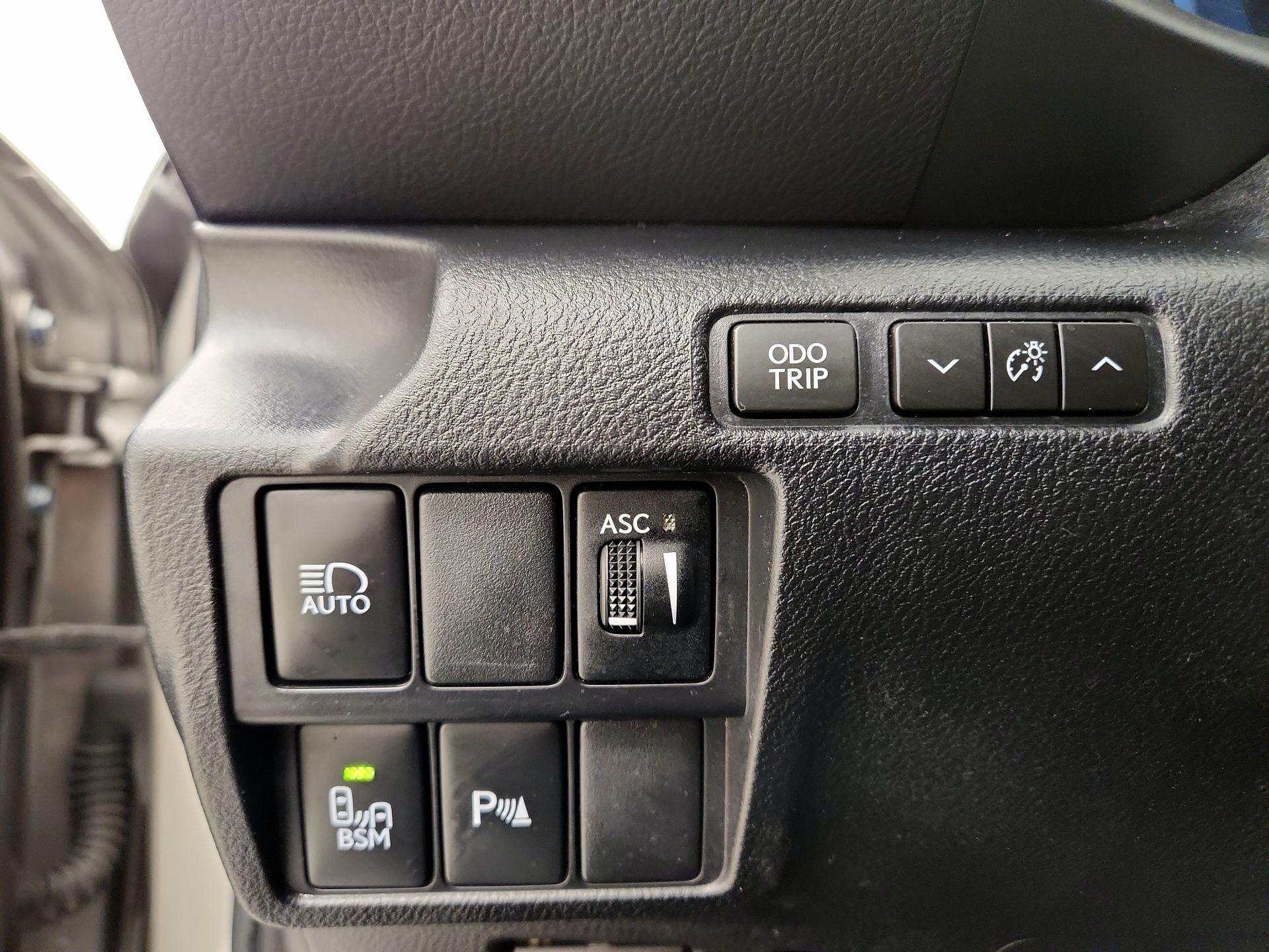 Thumbnail: 2019 Lexus IS - 13