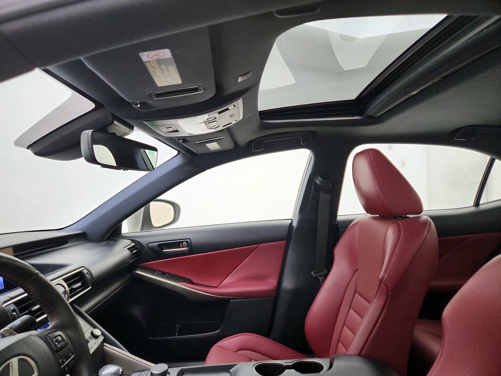 Thumbnail: 2019 Lexus IS - 18