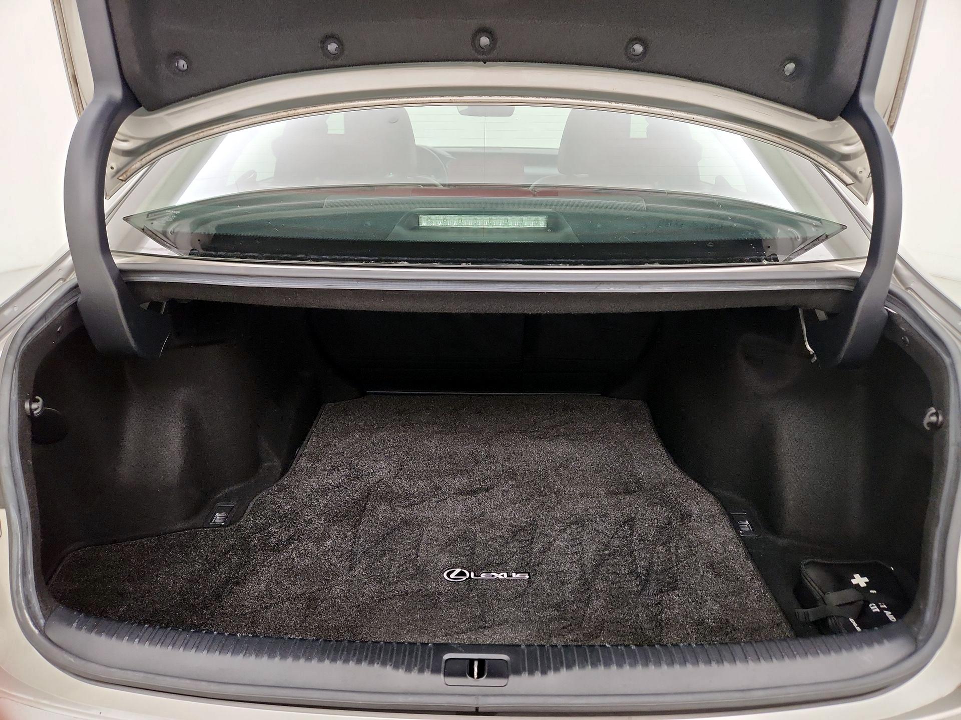 Thumbnail: 2019 Lexus IS - 20