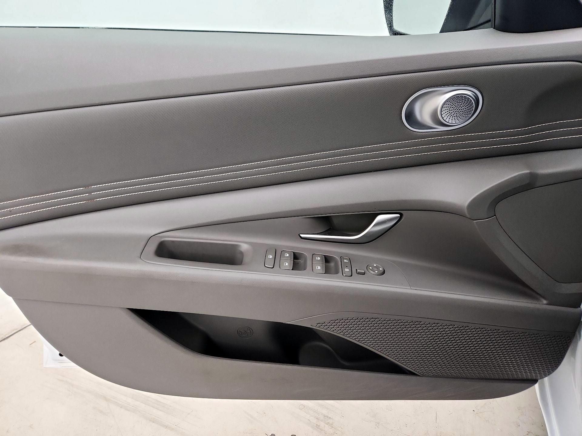 Thumbnail: 2022 Hyundai Elantra - 12