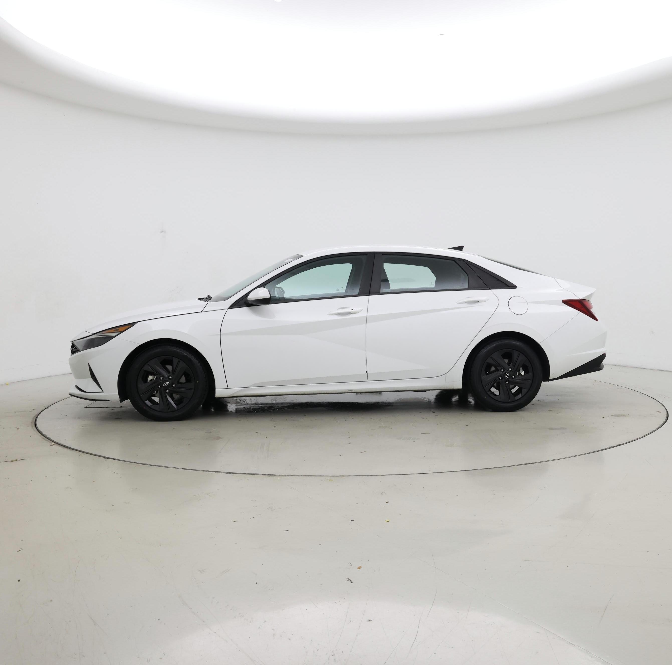 Thumbnail: 2022 Hyundai Elantra - 3