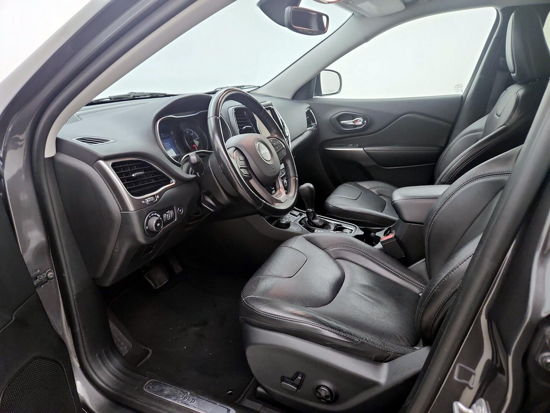 Thumbnail: 2020 Jeep Cherokee - 11