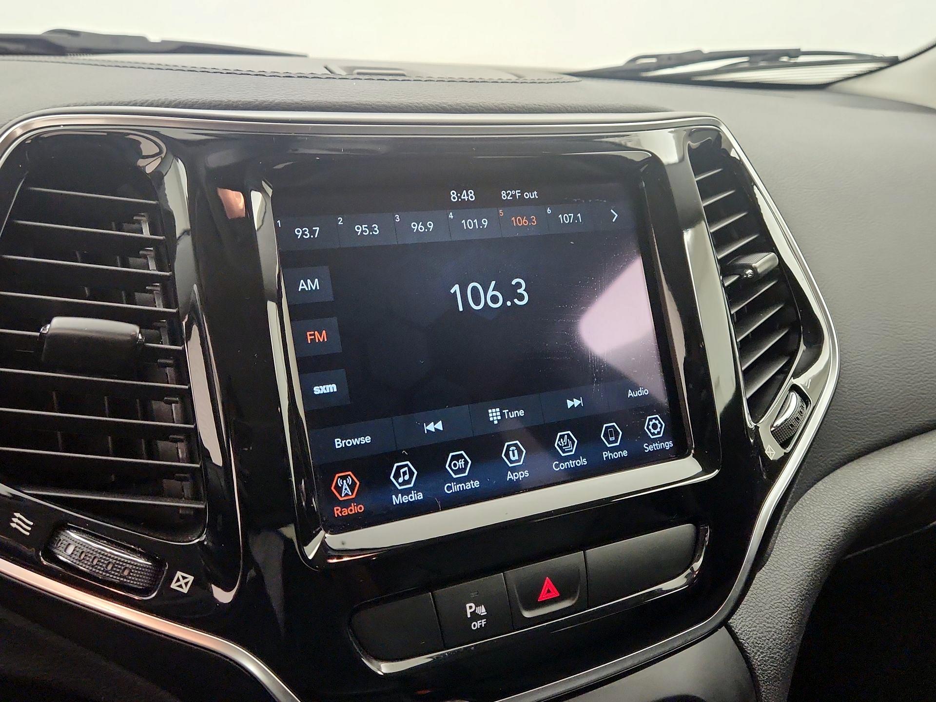 Thumbnail: 2020 Jeep Cherokee - 15