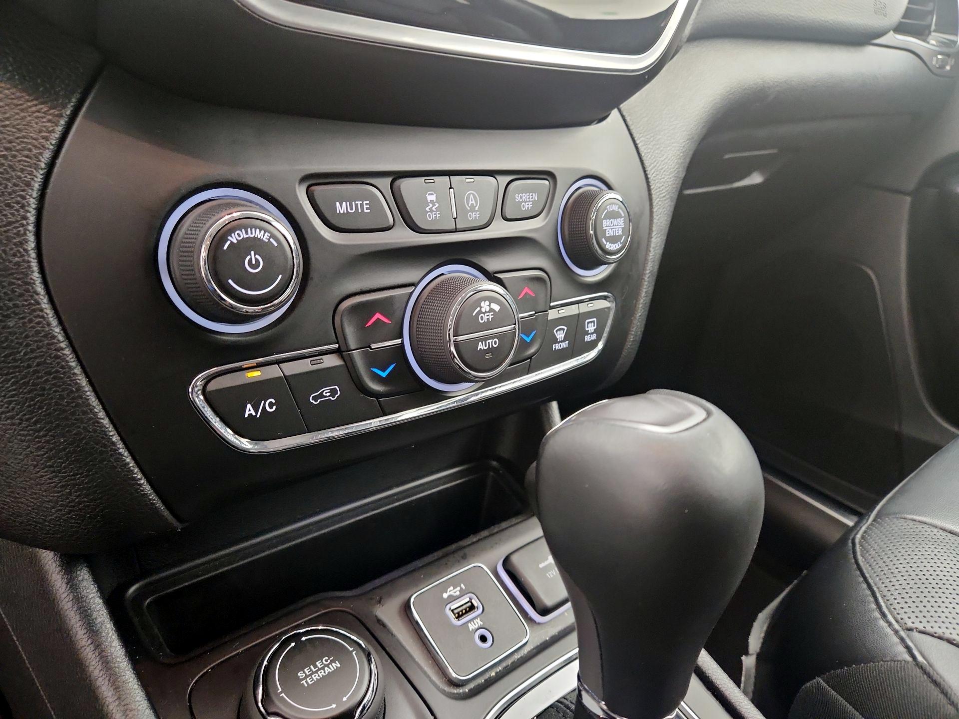 Thumbnail: 2020 Jeep Cherokee - 16