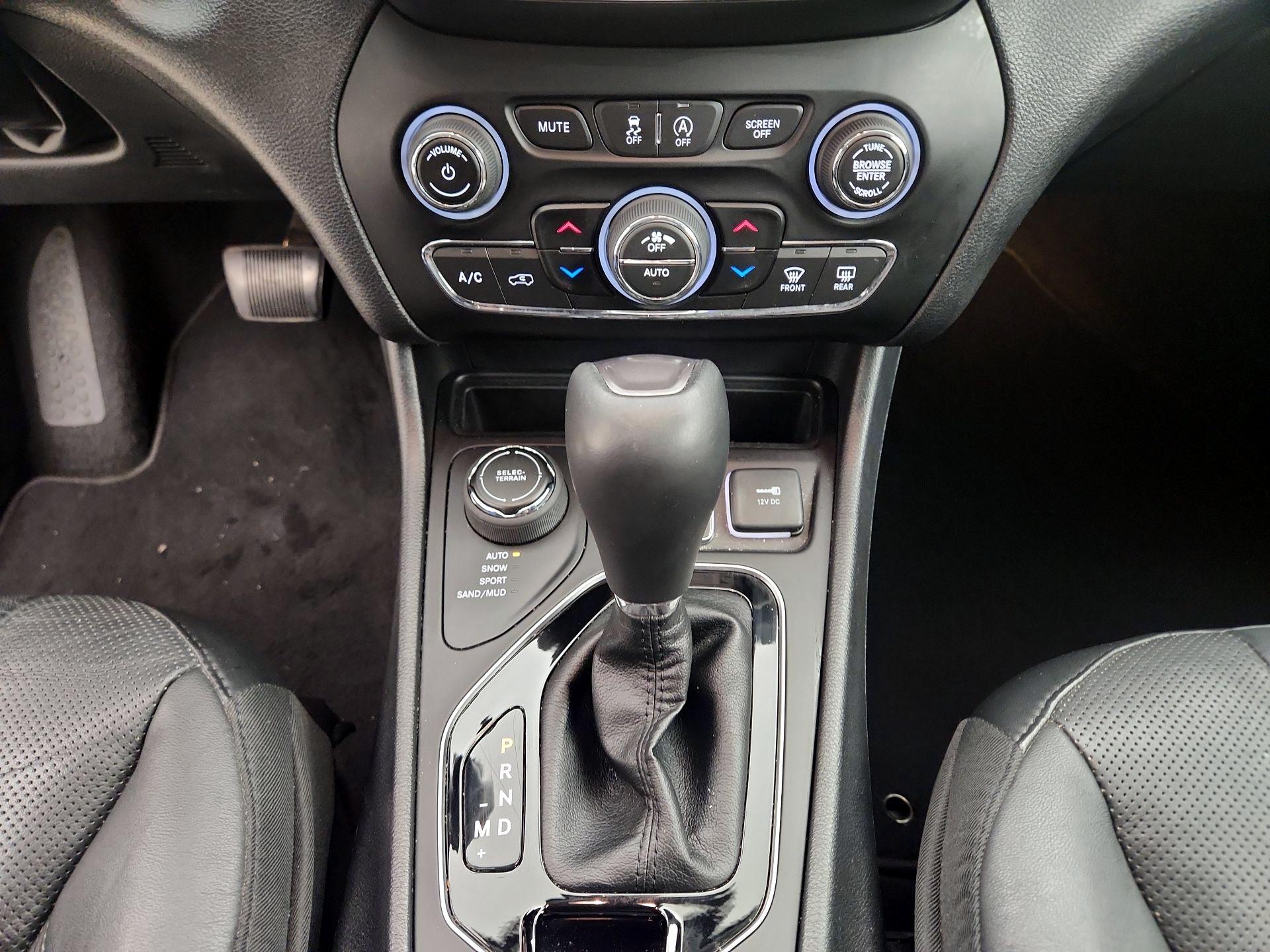 Thumbnail: 2020 Jeep Cherokee - 17