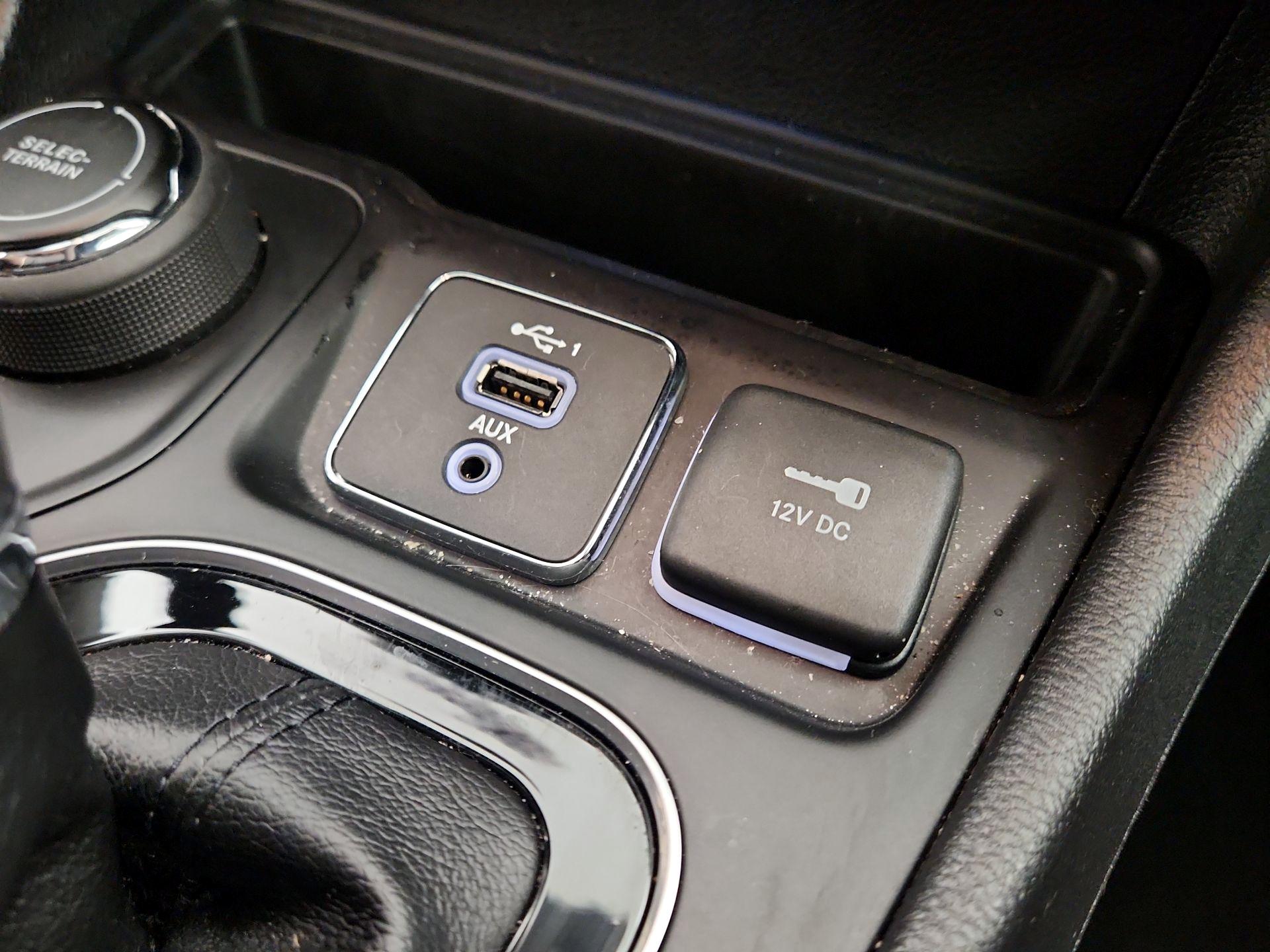 Thumbnail: 2020 Jeep Cherokee - 18